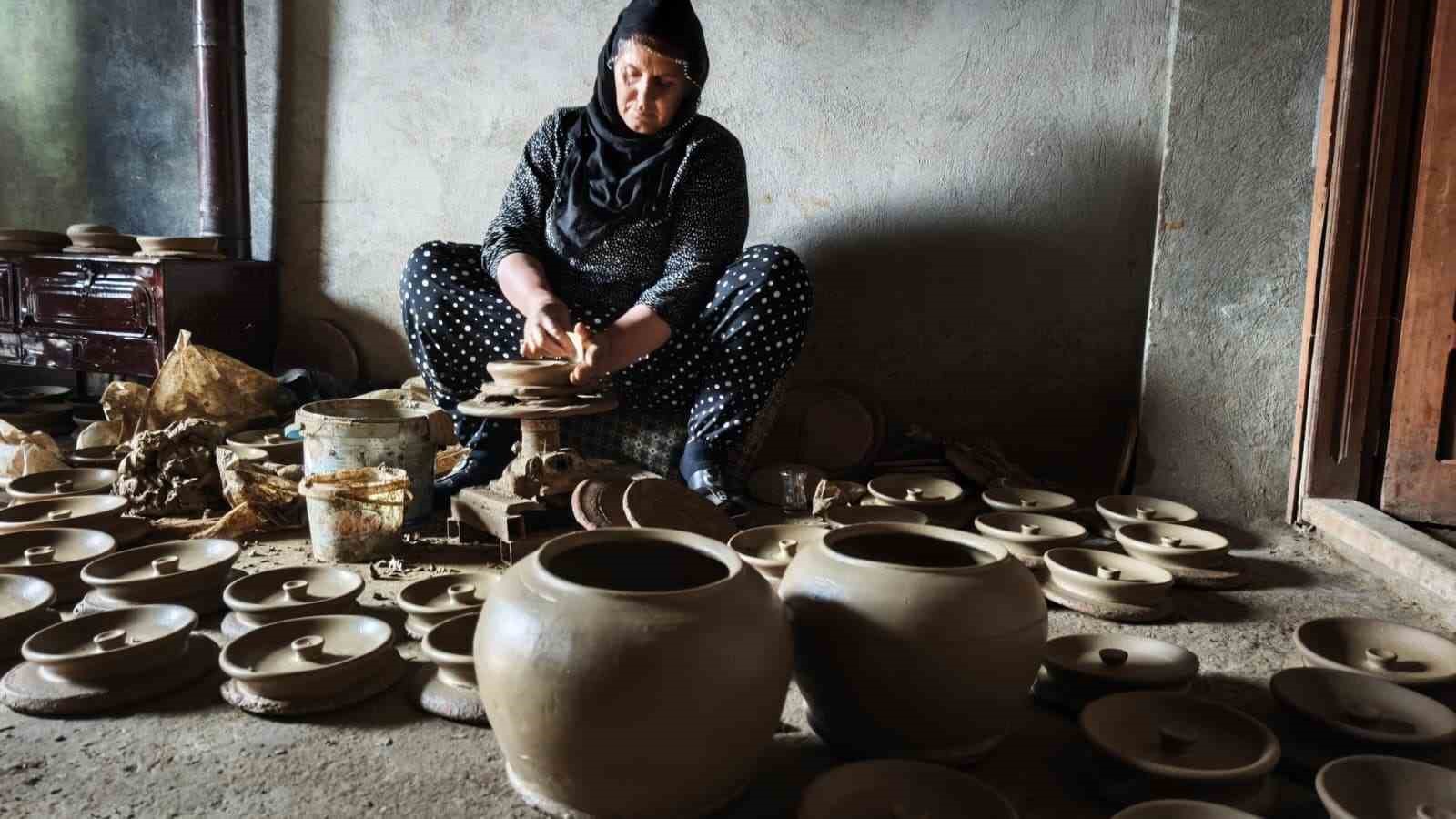 Bitlis’te asırlık çömlekçilik geleneğini kadınlar yaşatıyor
