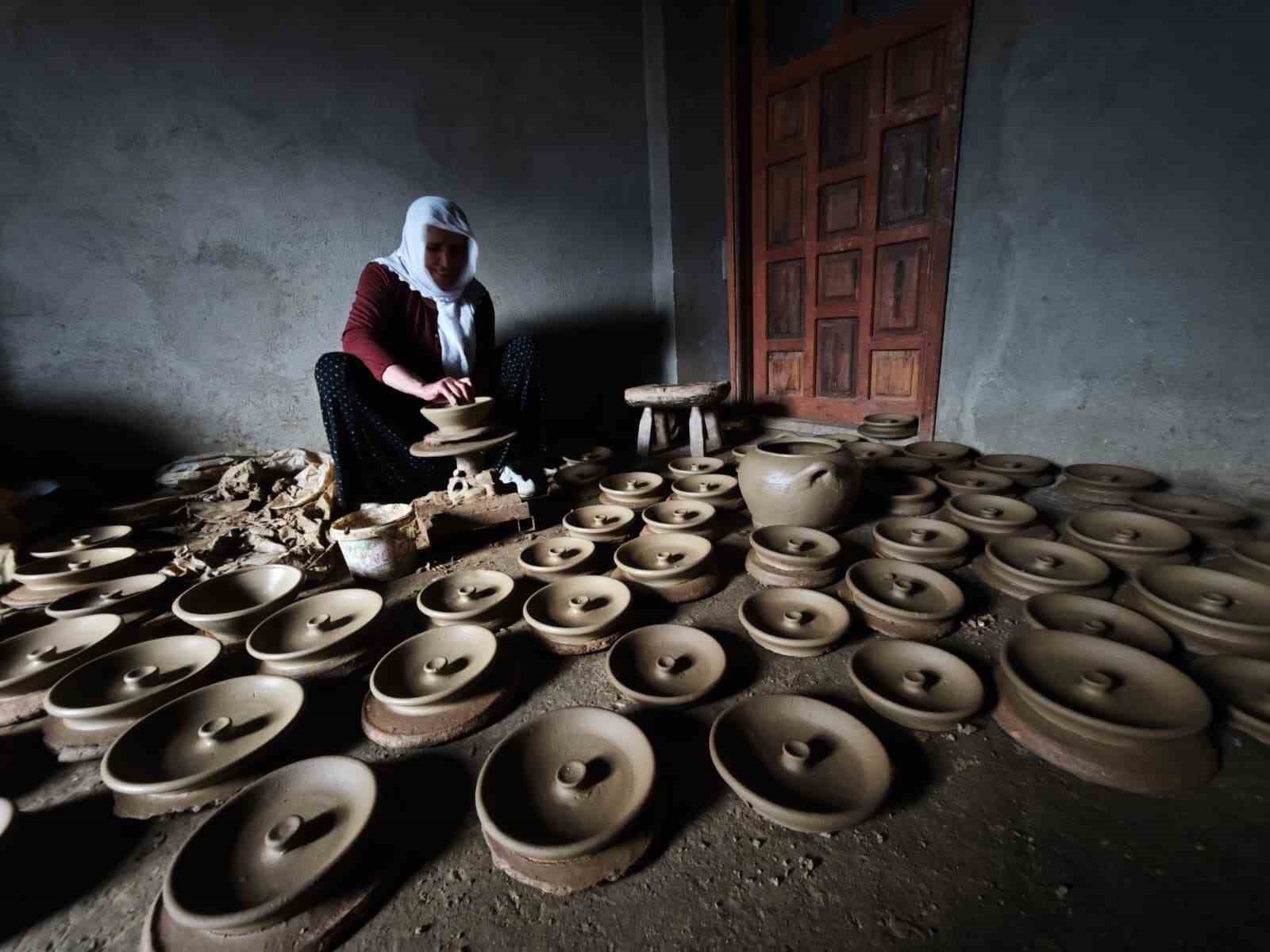 Bitlis’te asırlık çömlekçilik geleneğini kadınlar yaşatıyor