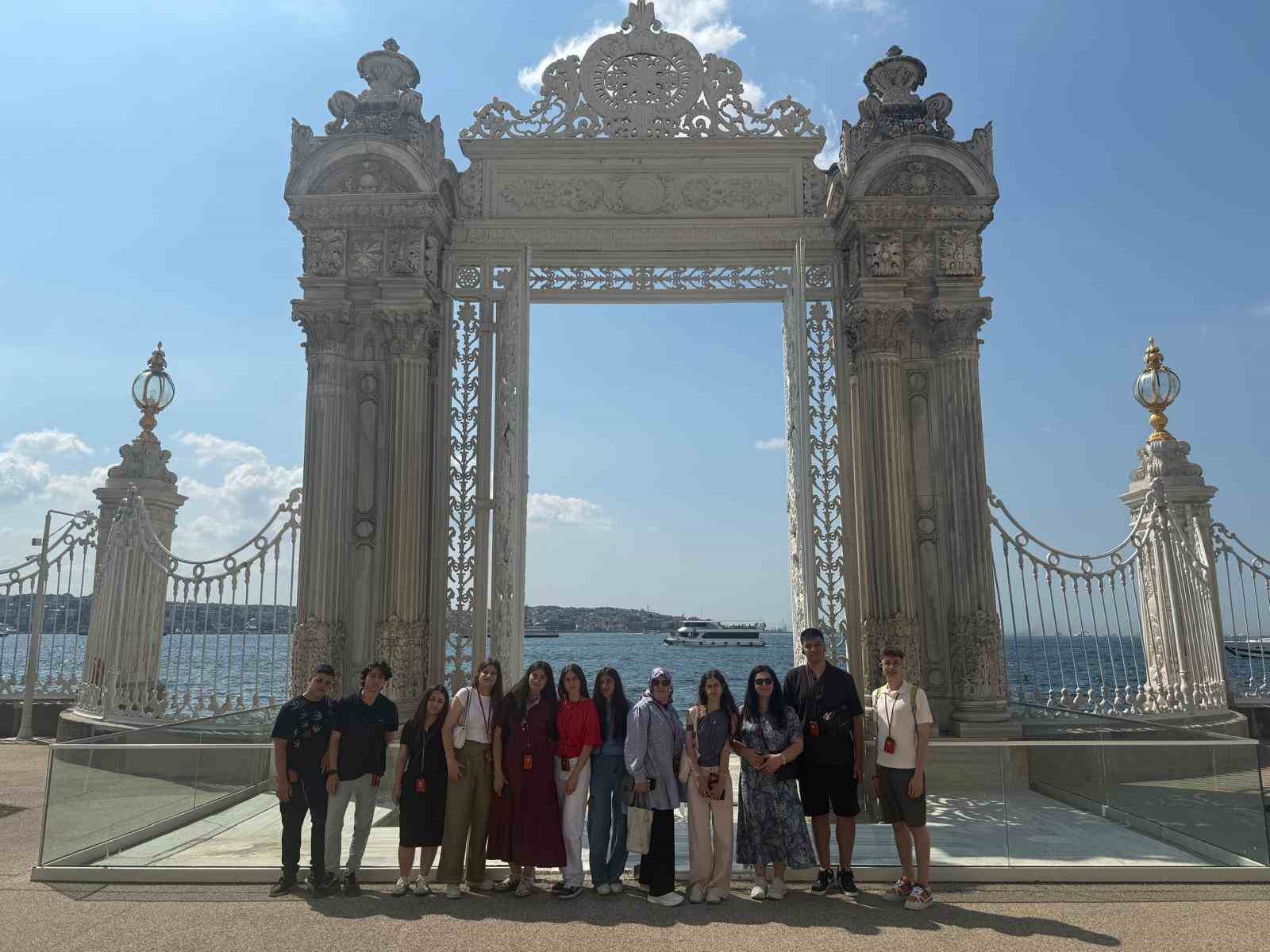 Nobel ödüllü bilim insanı Aziz Sancar’ın yeğeni, kitabını okuyan lise öğrencilerini İstanbul gezisiyle ödüllendirdi