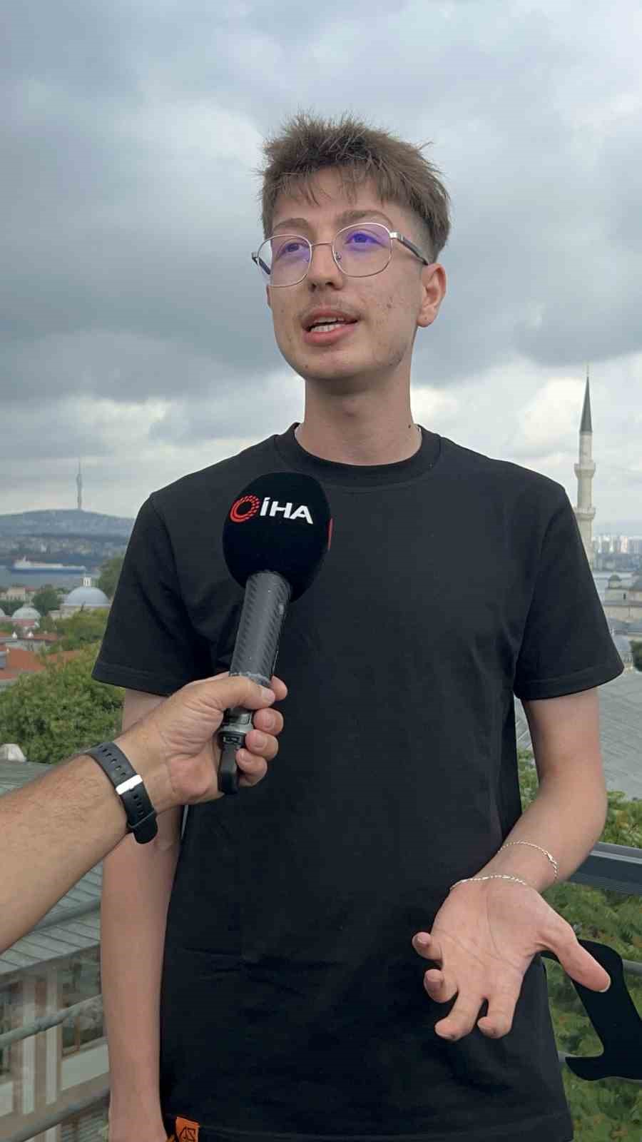 Nobel ödüllü bilim insanı Aziz Sancar’ın yeğeni, kitabını okuyan lise öğrencilerini İstanbul gezisiyle ödüllendirdi