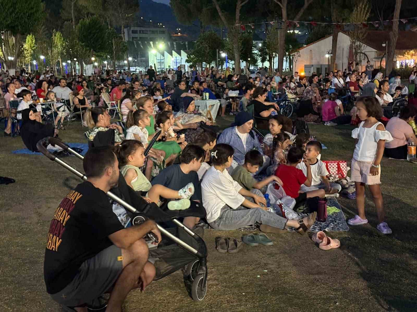 Tekstil Park ve Mimar Sinan Park’ta açık hava sineması keyfi