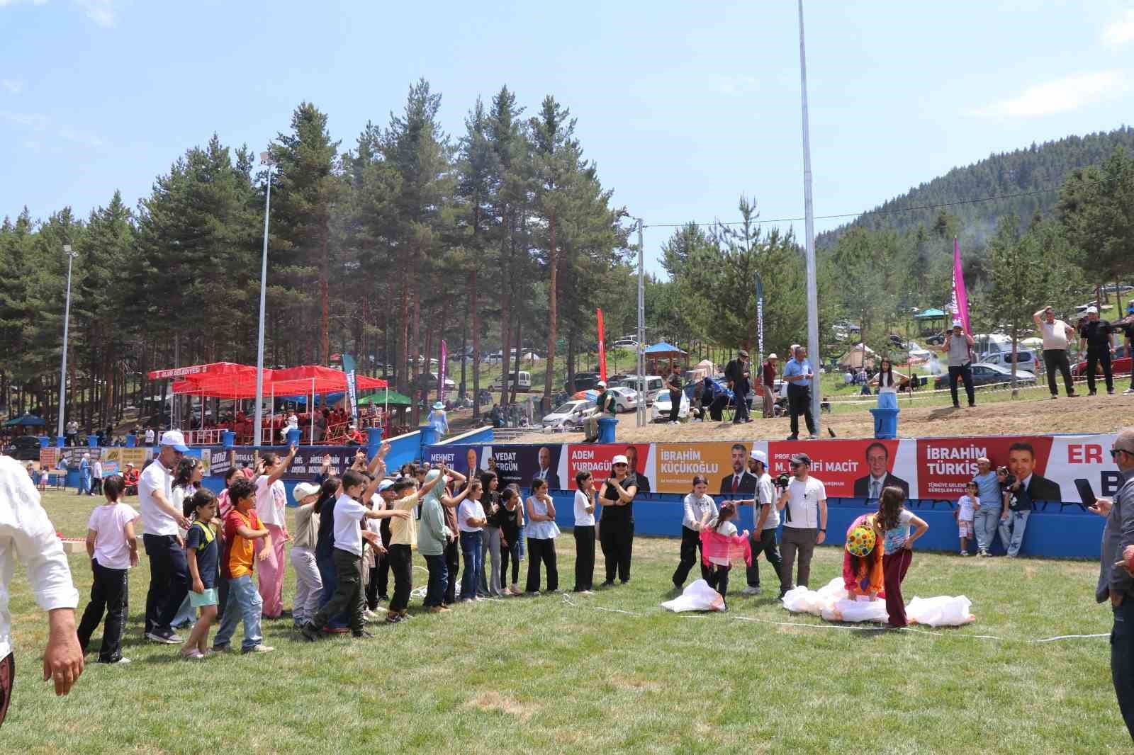 Olur Akdağ Festivali büyük coşkuyla başladı, çocuklar doyasıya eğlendi