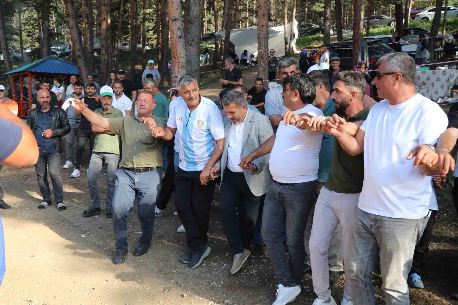Olur Akdağ Festivali büyük coşkuyla başladı, çocuklar doyasıya eğlendi