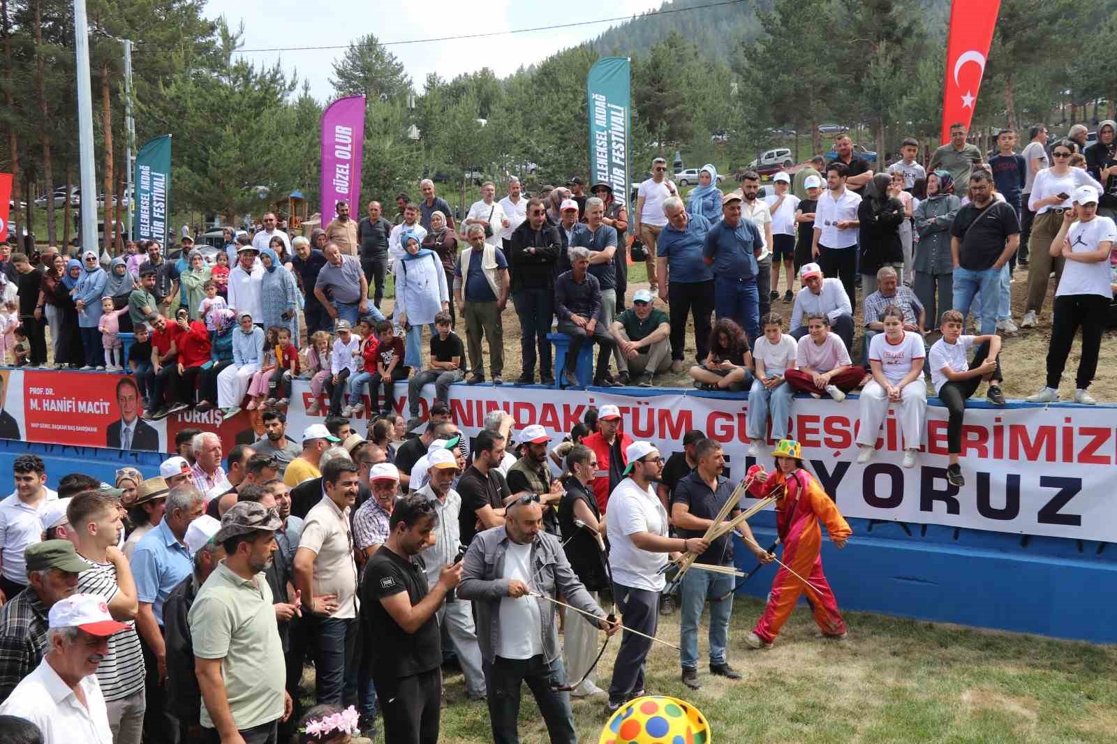 Olur Akdağ Festivali büyük coşkuyla başladı, çocuklar doyasıya eğlendi