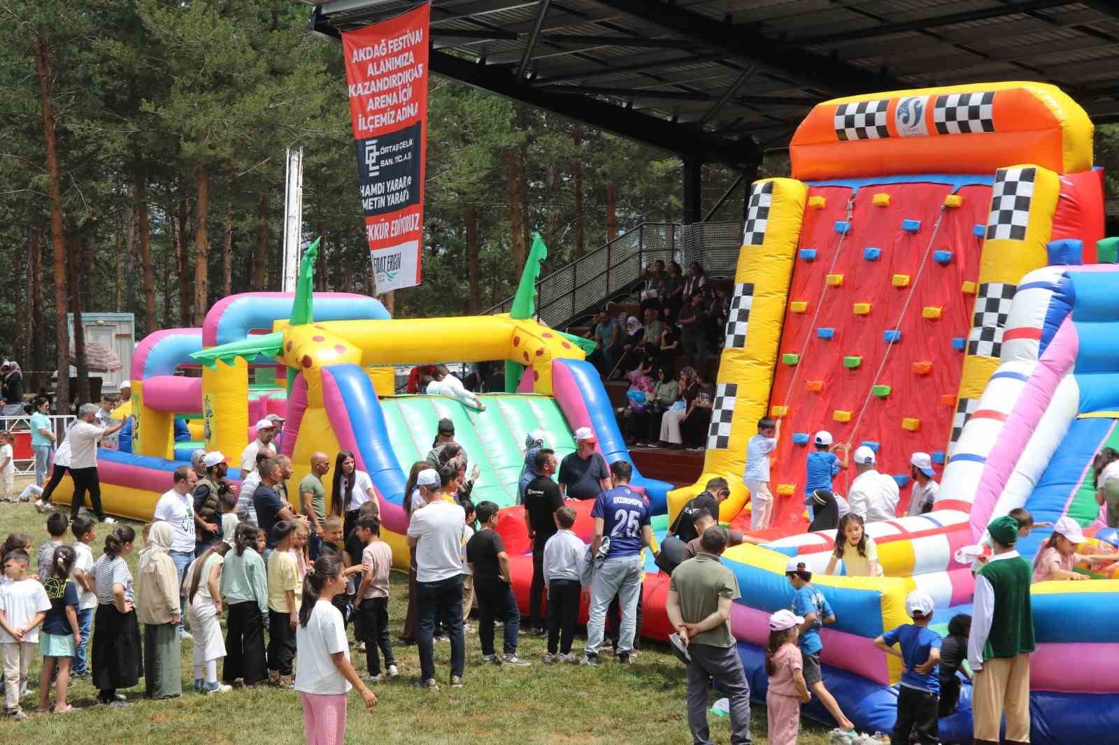 Olur Akdağ Festivali büyük coşkuyla başladı, çocuklar doyasıya eğlendi