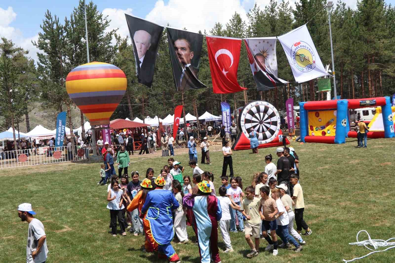 Olur Akdağ Festivali büyük coşkuyla başladı, çocuklar doyasıya eğlendi