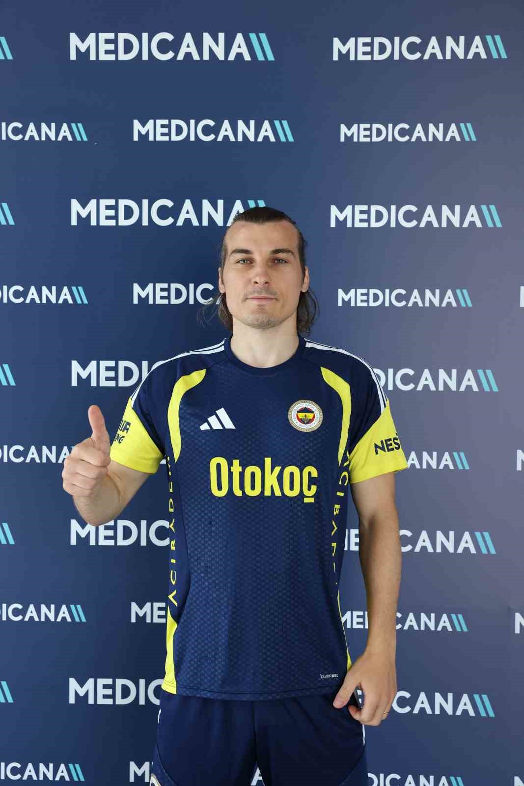 Fenerbahçe’de milli futbolcular sağlık kontrolünden geçti