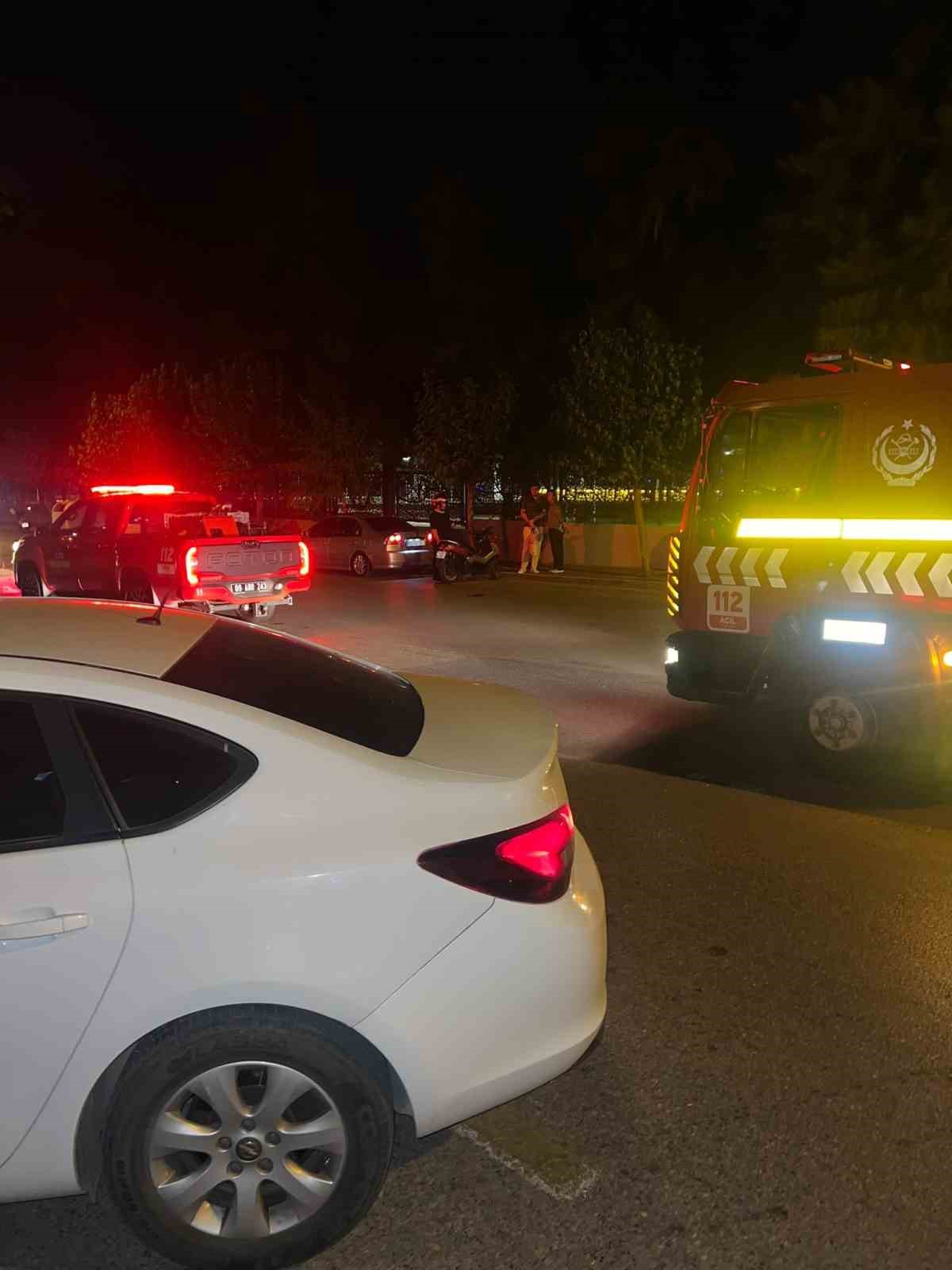 Otomobil ile motosiklet kafa kafaya çarpıştı