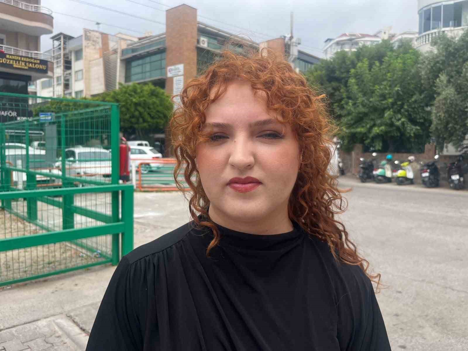 Tur otobüsünün sıkıştırdığını iddia ettiği motosiklet sürücüsü ağır yaralandı
