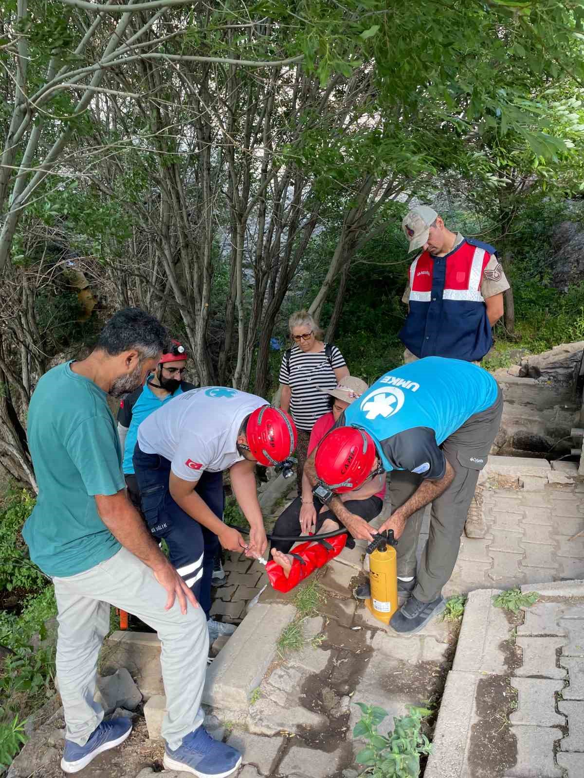 Tunceli’de yaralanan kadın ekiplerin müdahalesiyle kurtarıldı