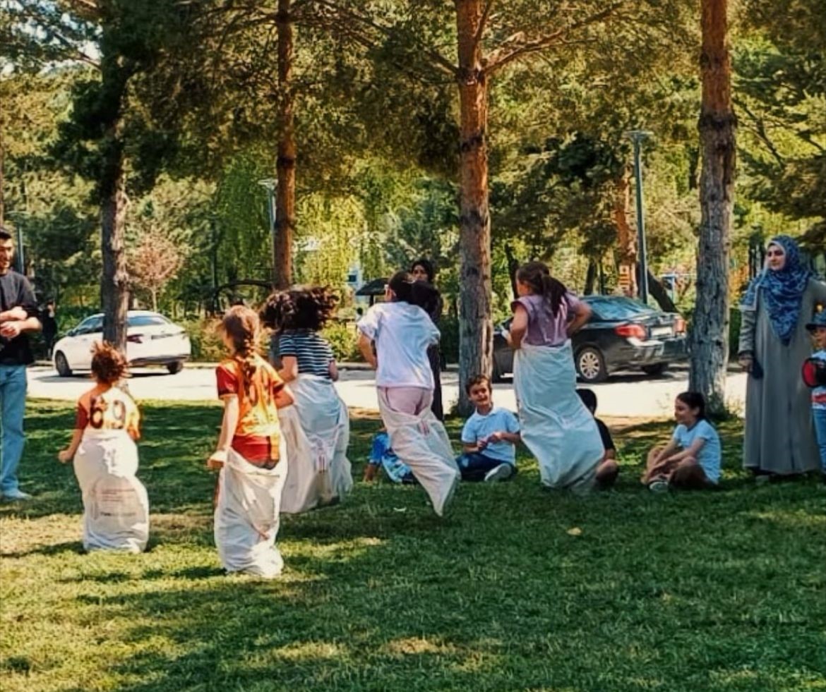 ‘Gezici Kütüphane’ Yenişehir Parkı’nda çocuklarla buluştu