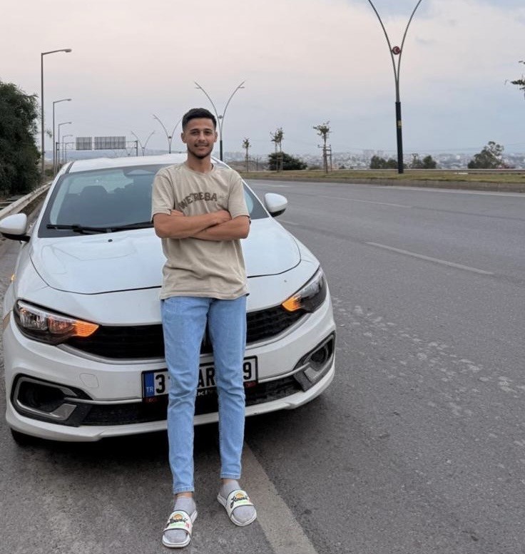 Takla atan otomobilde 19 ve 23 yaşındaki 2 genç can verdi