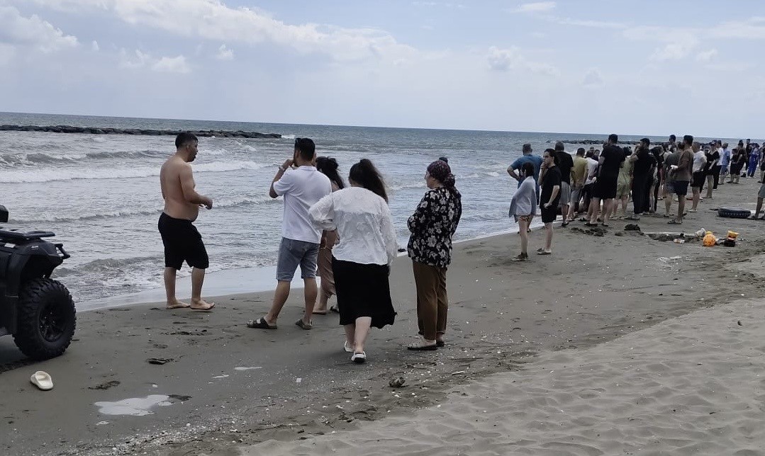 Karadeniz’de facia: Valiliğin uyarısına rağmen denize girdiler, 1 kişi öldü, 2 kişi hastanelik oldu