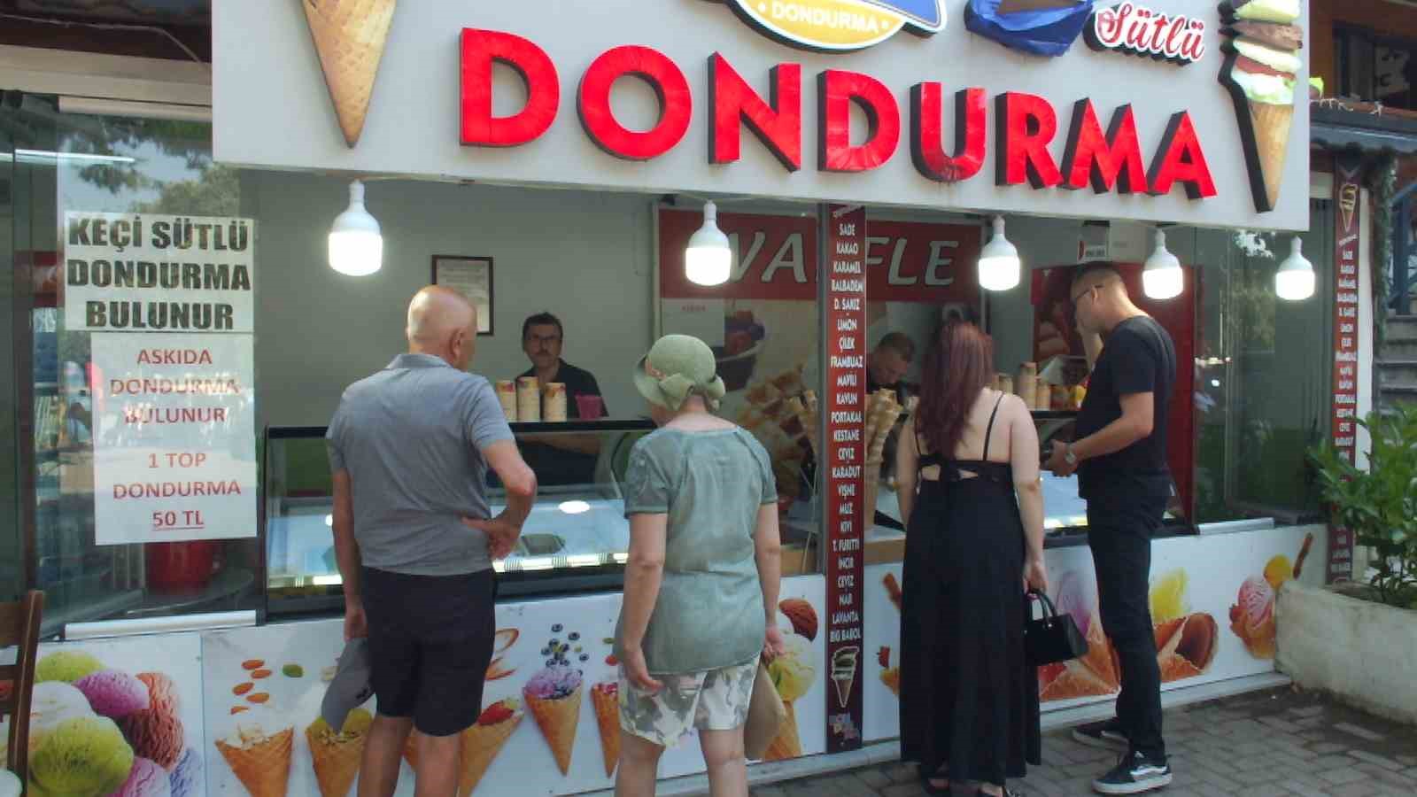 Balıkesir’de askıda dondurma uygulaması devam ediyor