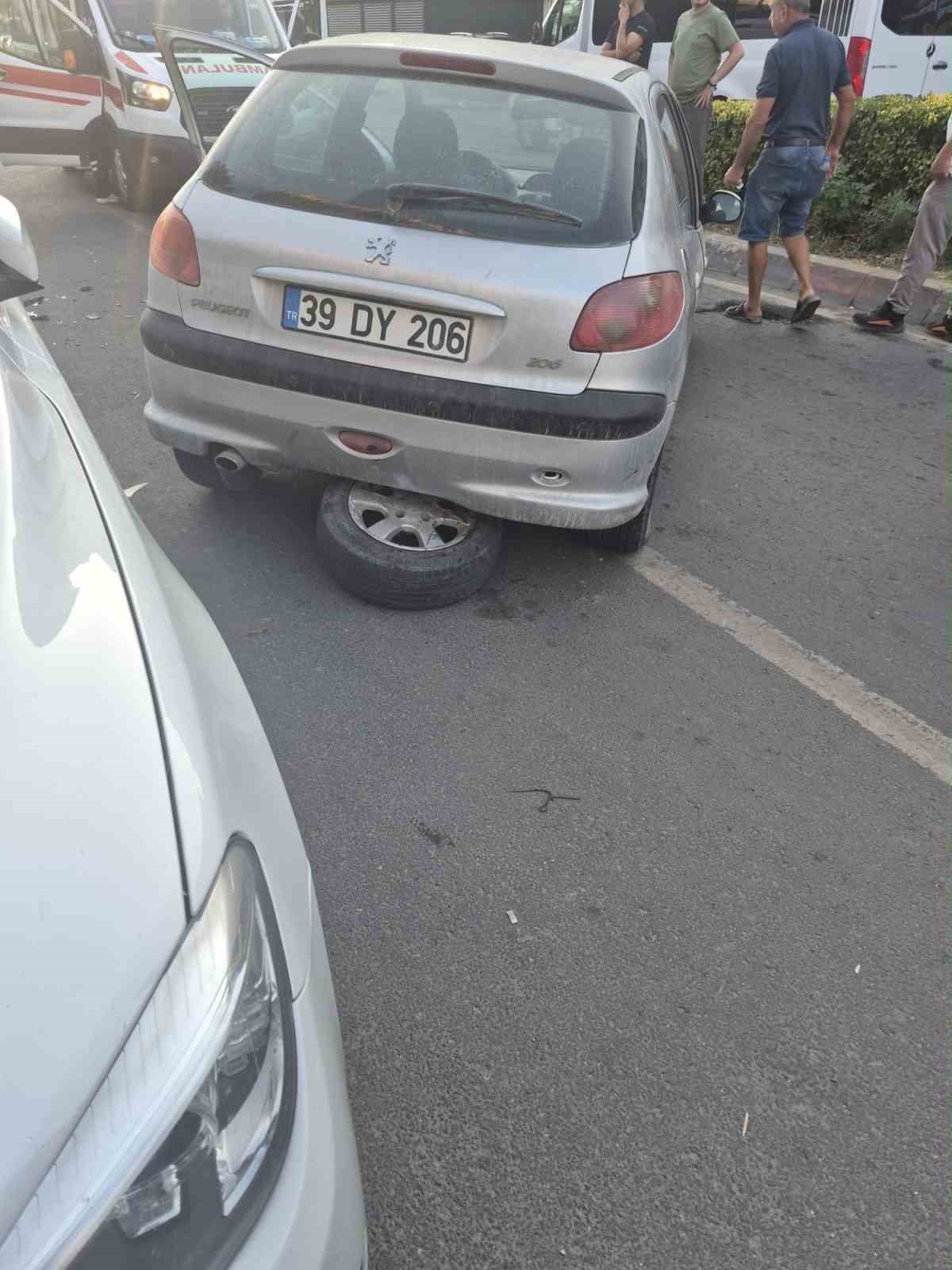 Lüleburgaz’da otomobiller çarpıştı: Bir sürücü hastaneye kaldırıldı