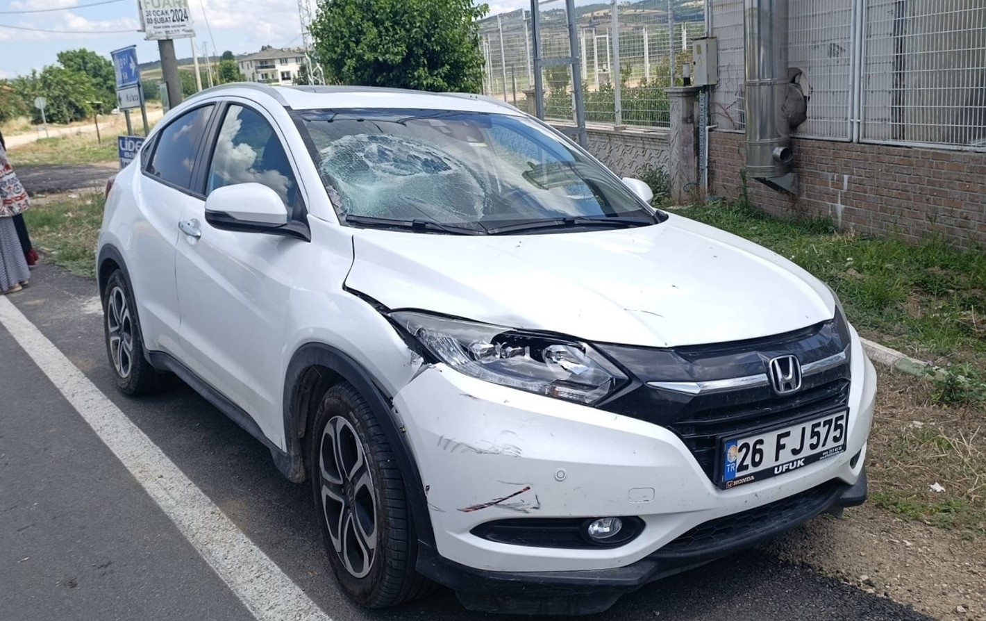 Otomobil ile çarpışan bisiklet sürücüsü hastaneye kaldırıldı