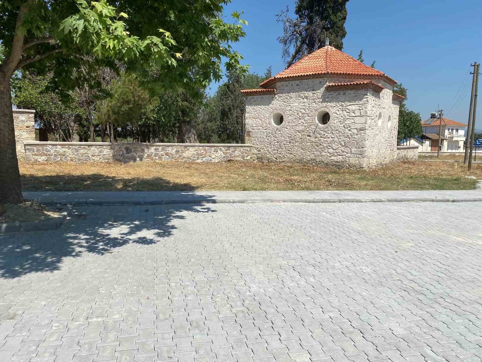 Manisa Büyükşehir’den Karacaahmet Türbesi’nde hummalı temizlik