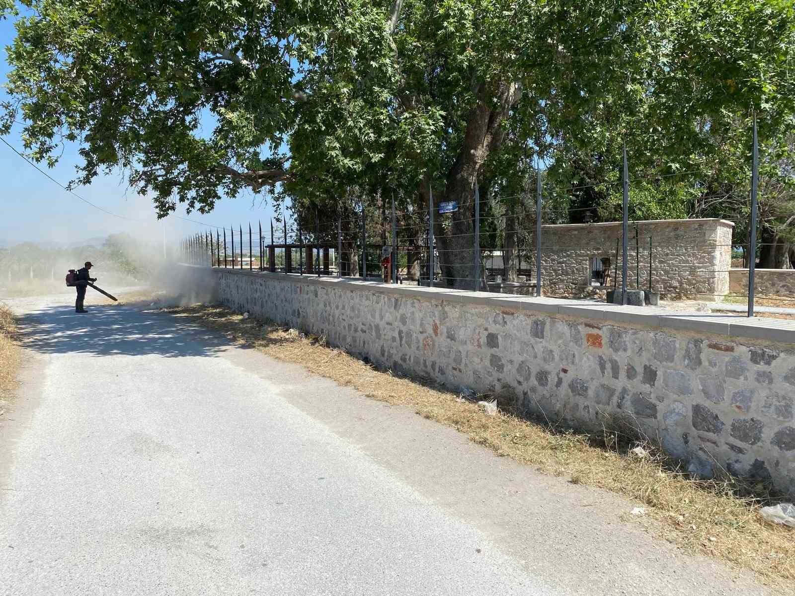 Manisa Büyükşehir’den Karacaahmet Türbesi’nde hummalı temizlik