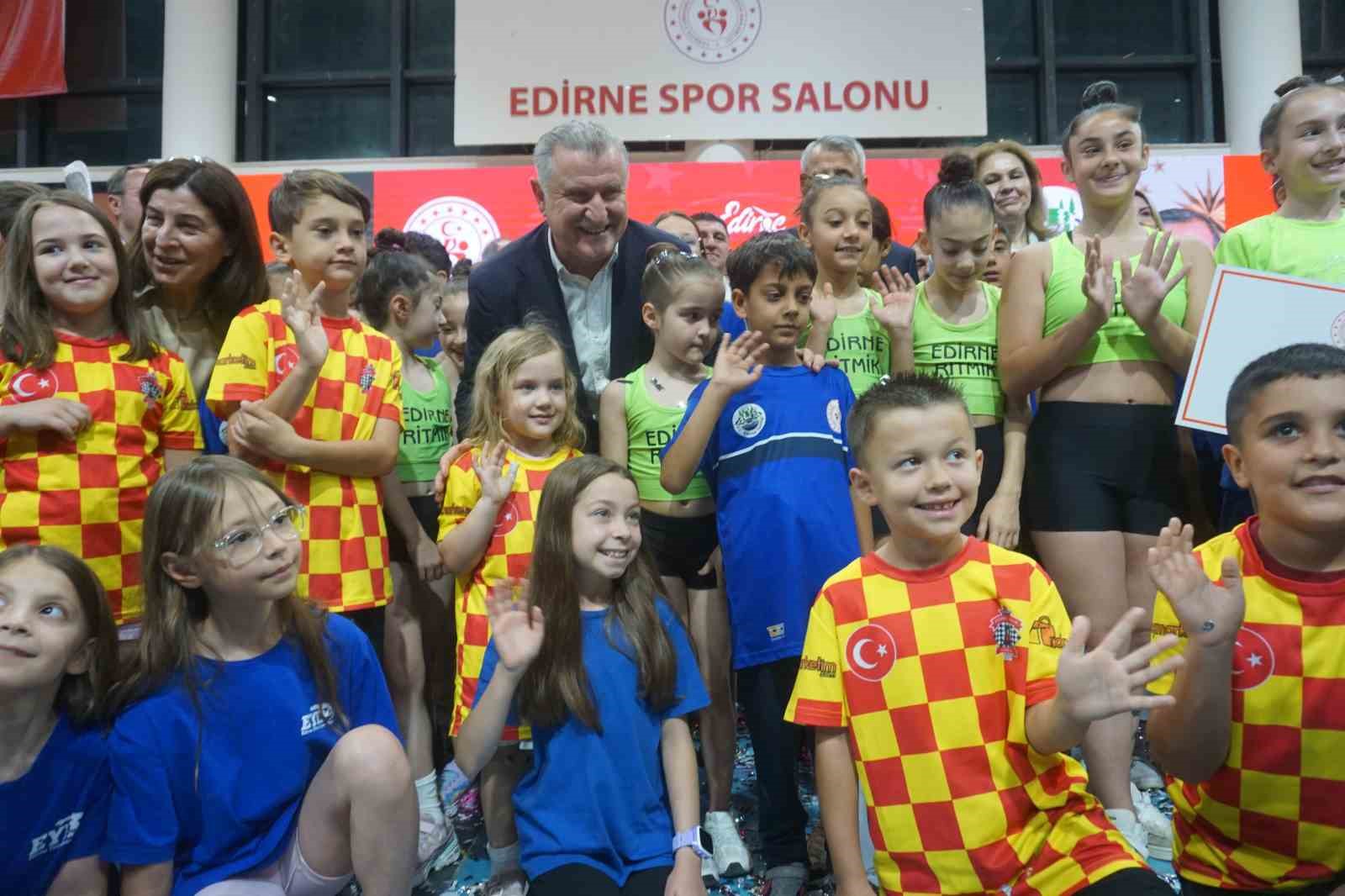 Bakan Osman Aşkın Bak: "En büyük hedefimiz gençleri spora yönlendirerek kötü alışkanlıklardan uzak tutmak"