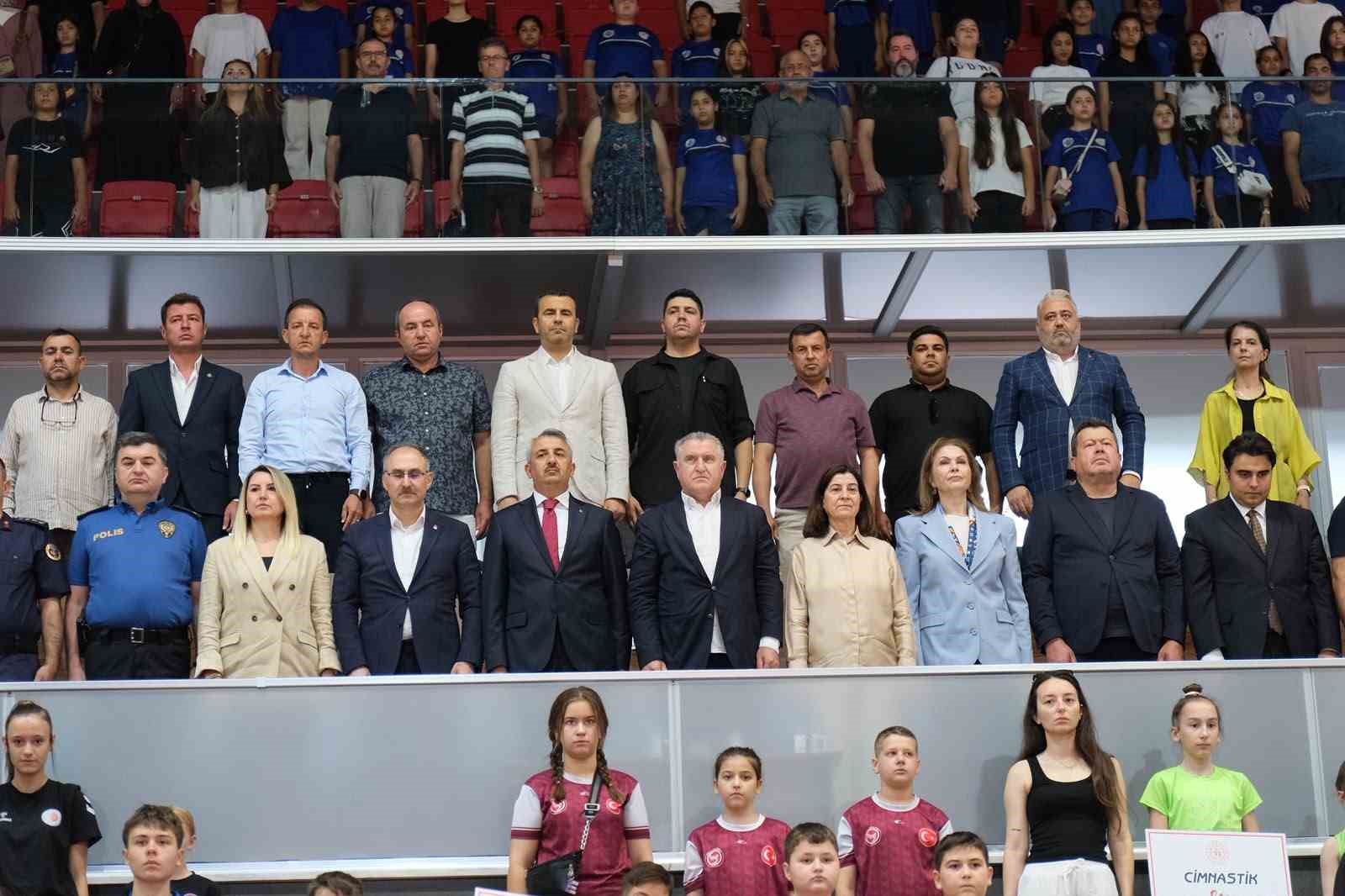Bakan Osman Aşkın Bak: "En büyük hedefimiz gençleri spora yönlendirerek kötü alışkanlıklardan uzak tutmak"