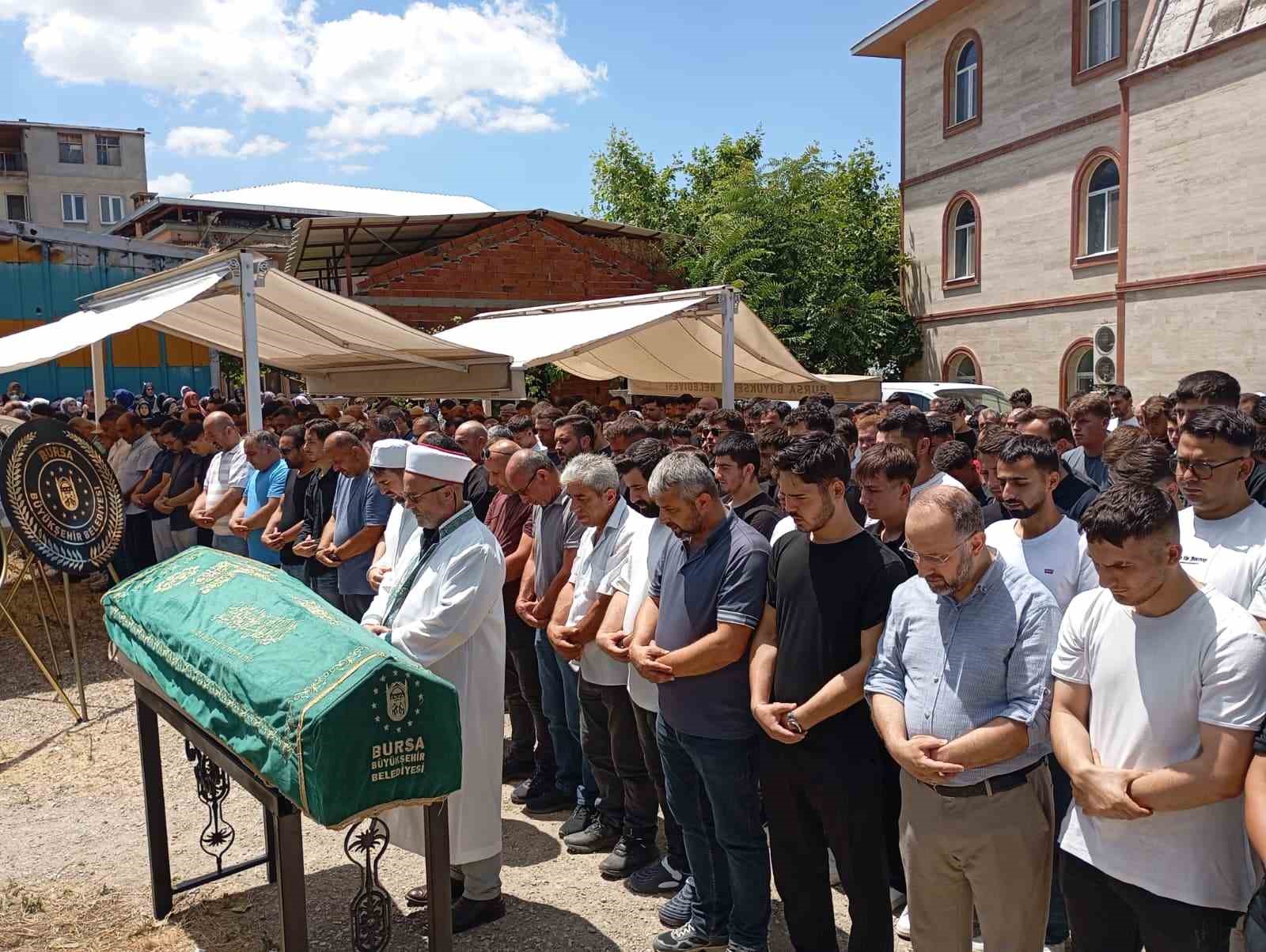 İznik Gölü’nde boğulan 21 yaşındaki İsmail İmamoğlu son yolculuğuna uğurlandı