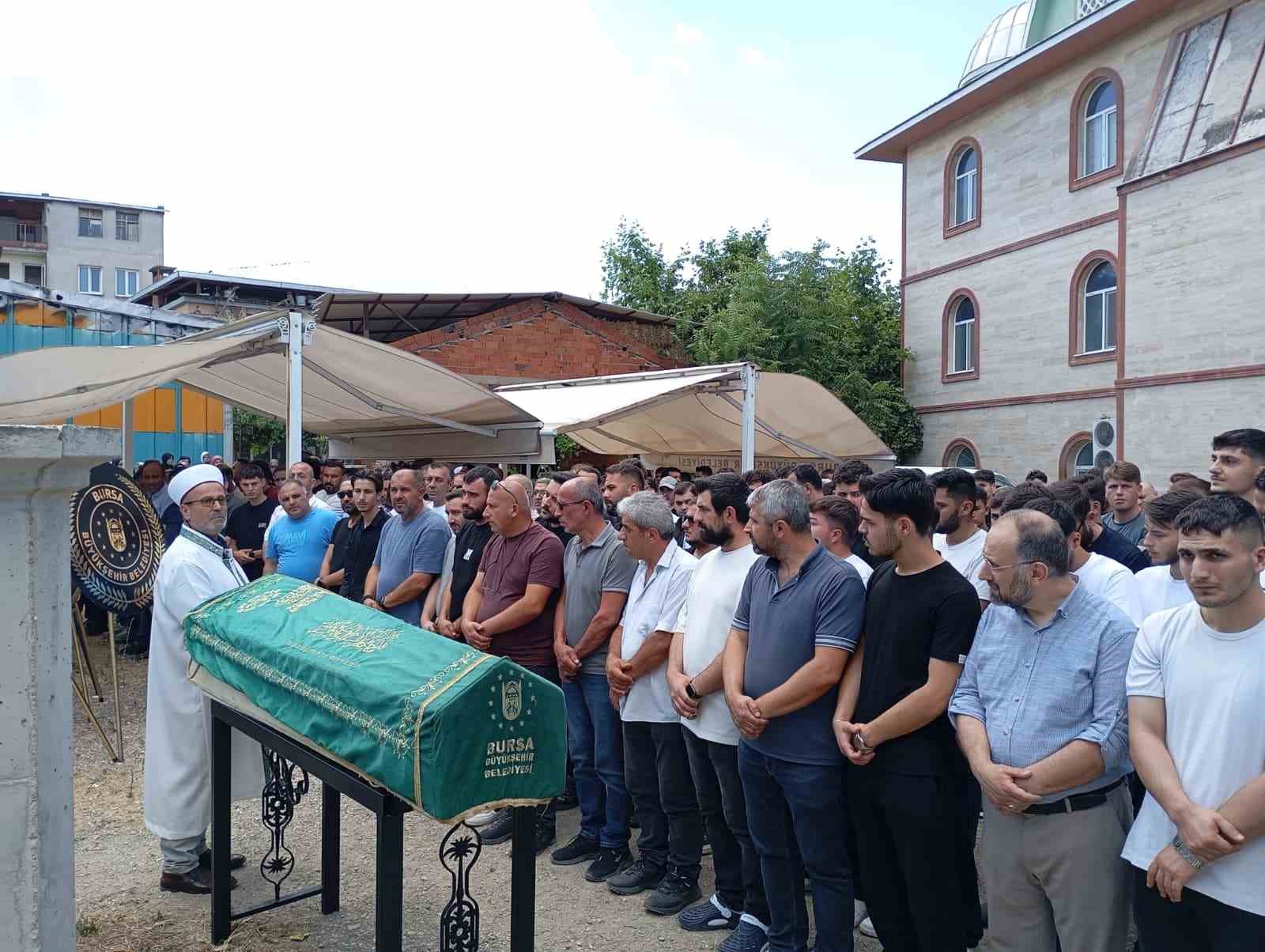 İznik Gölü’nde boğulan 21 yaşındaki İsmail İmamoğlu son yolculuğuna uğurlandı