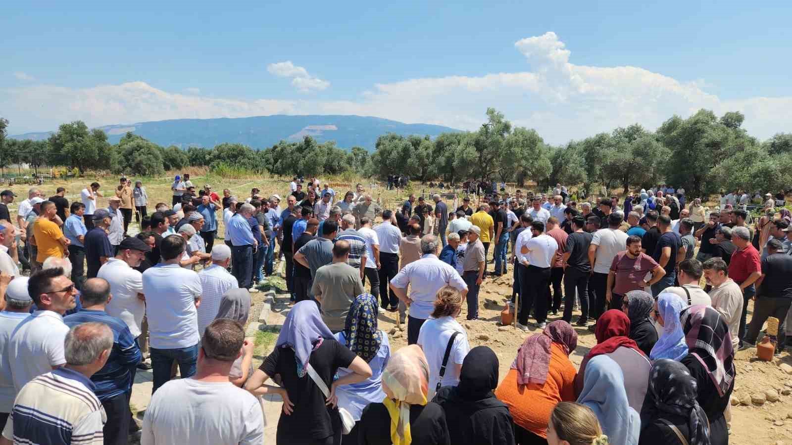 Trafik kazasında hayatını kaybeden Acar dualarla toprağa verildi