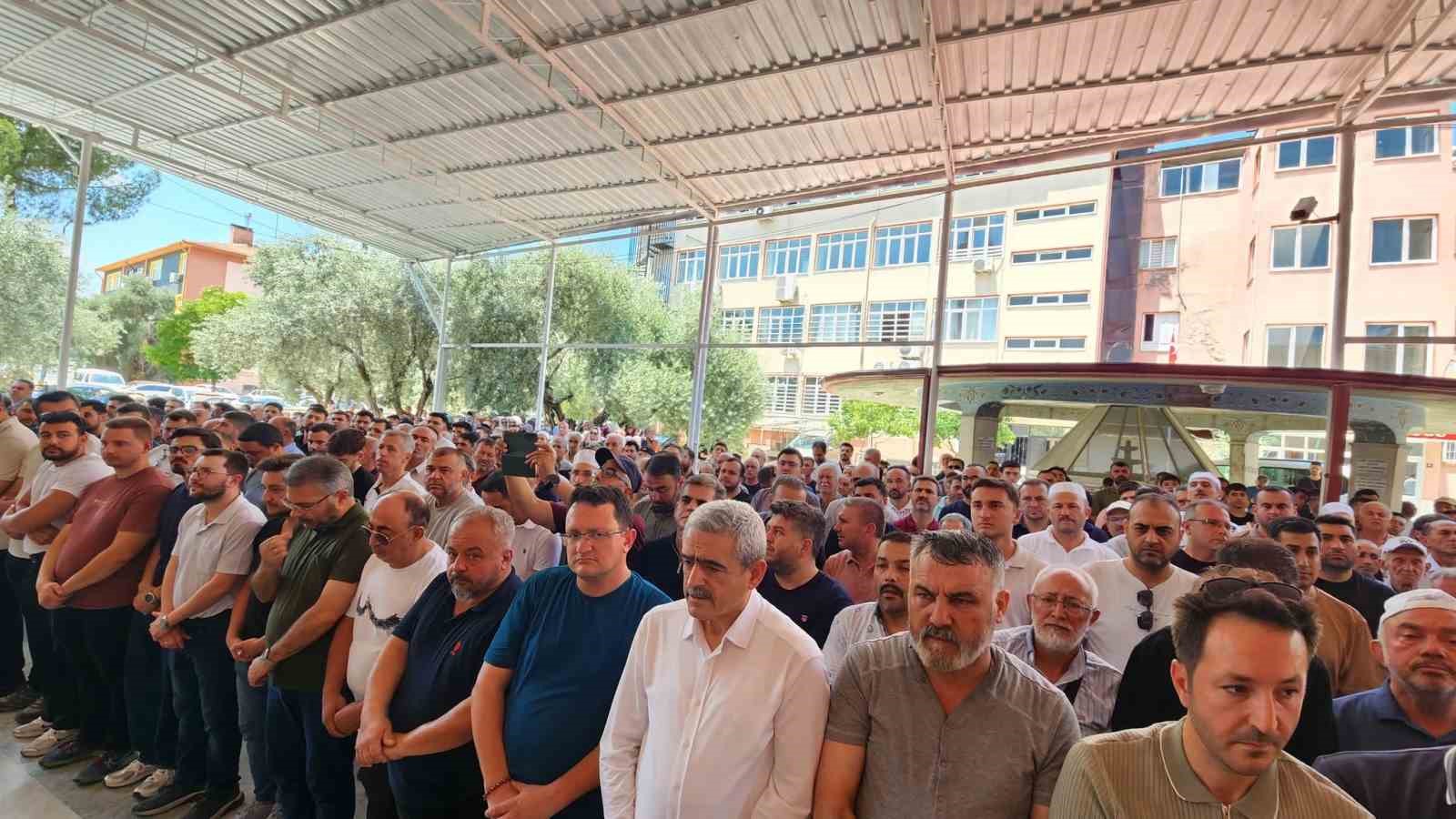 Trafik kazasında hayatını kaybeden Acar dualarla toprağa verildi