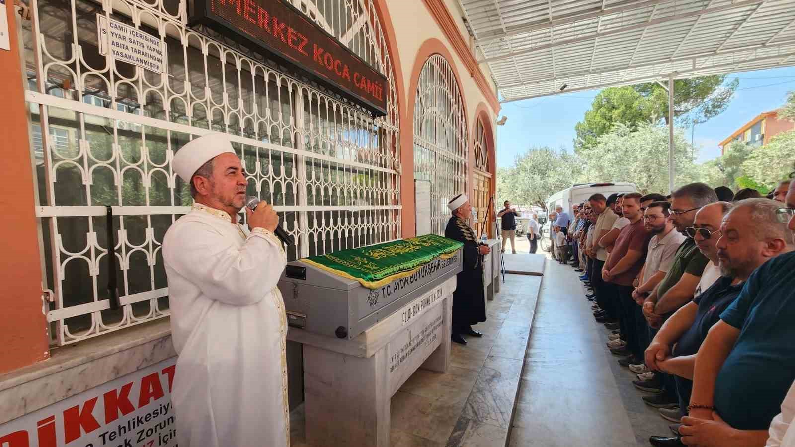 Trafik kazasında hayatını kaybeden Acar dualarla toprağa verildi