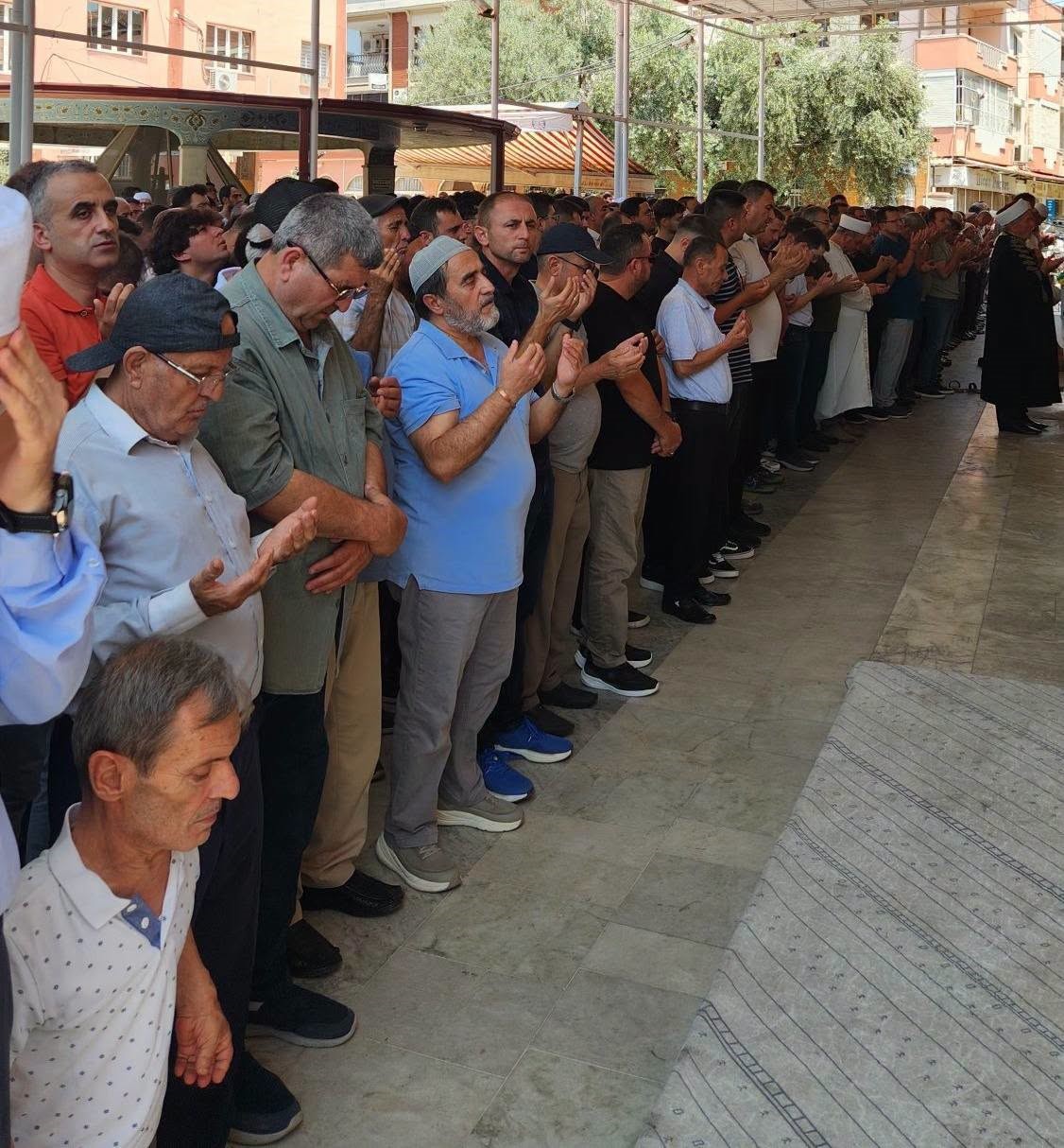Trafik kazasında hayatını kaybeden Acar dualarla toprağa verildi