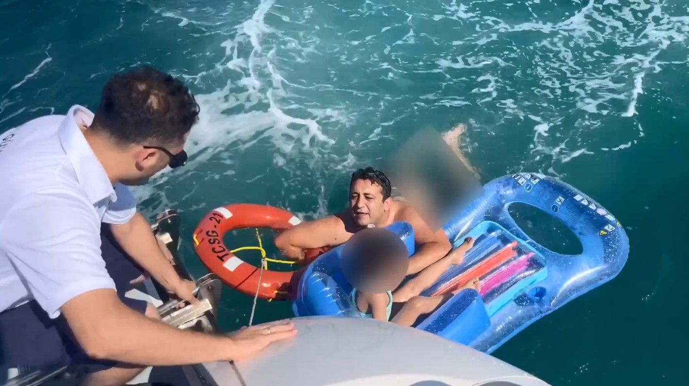 Aydın’da deniz yatağıyla sürüklenen çocuk sahil güvenlik tarafından kurtarıldı