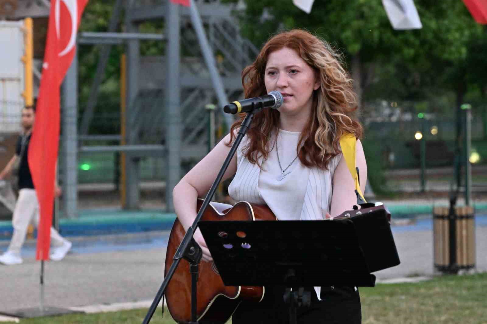 ’Akustik Yaz Akşamları’ Manisalılara müzik dolu bir hafta sonu yaşattı