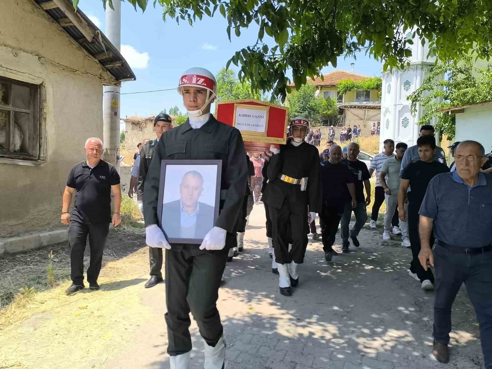 Vefat eden Kıbrıs gazisi son yolculuğuna uğurlandı