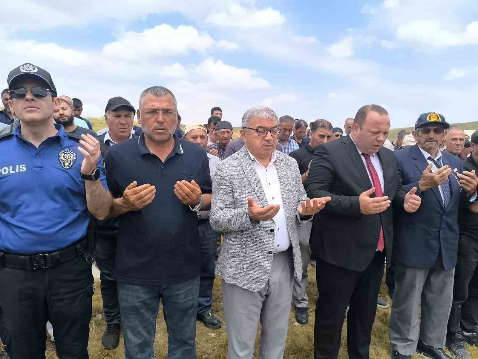 Vefat eden Kıbrıs gazisi son yolculuğuna uğurlandı