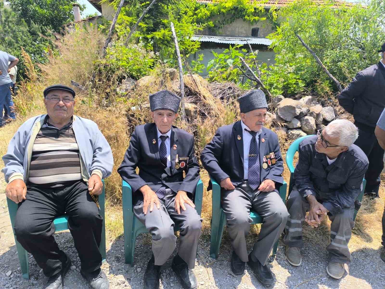 Vefat eden Kıbrıs gazisi son yolculuğuna uğurlandı