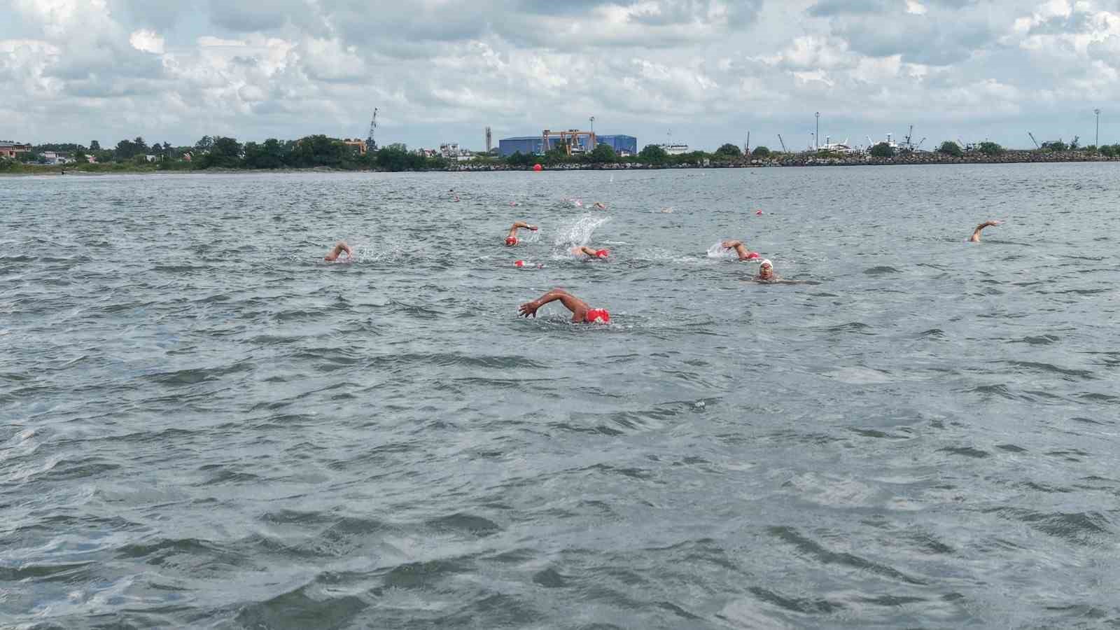Terme’de açık deniz yüzme yarışması