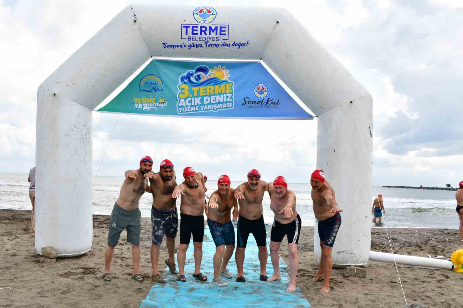 Terme’de açık deniz yüzme yarışması