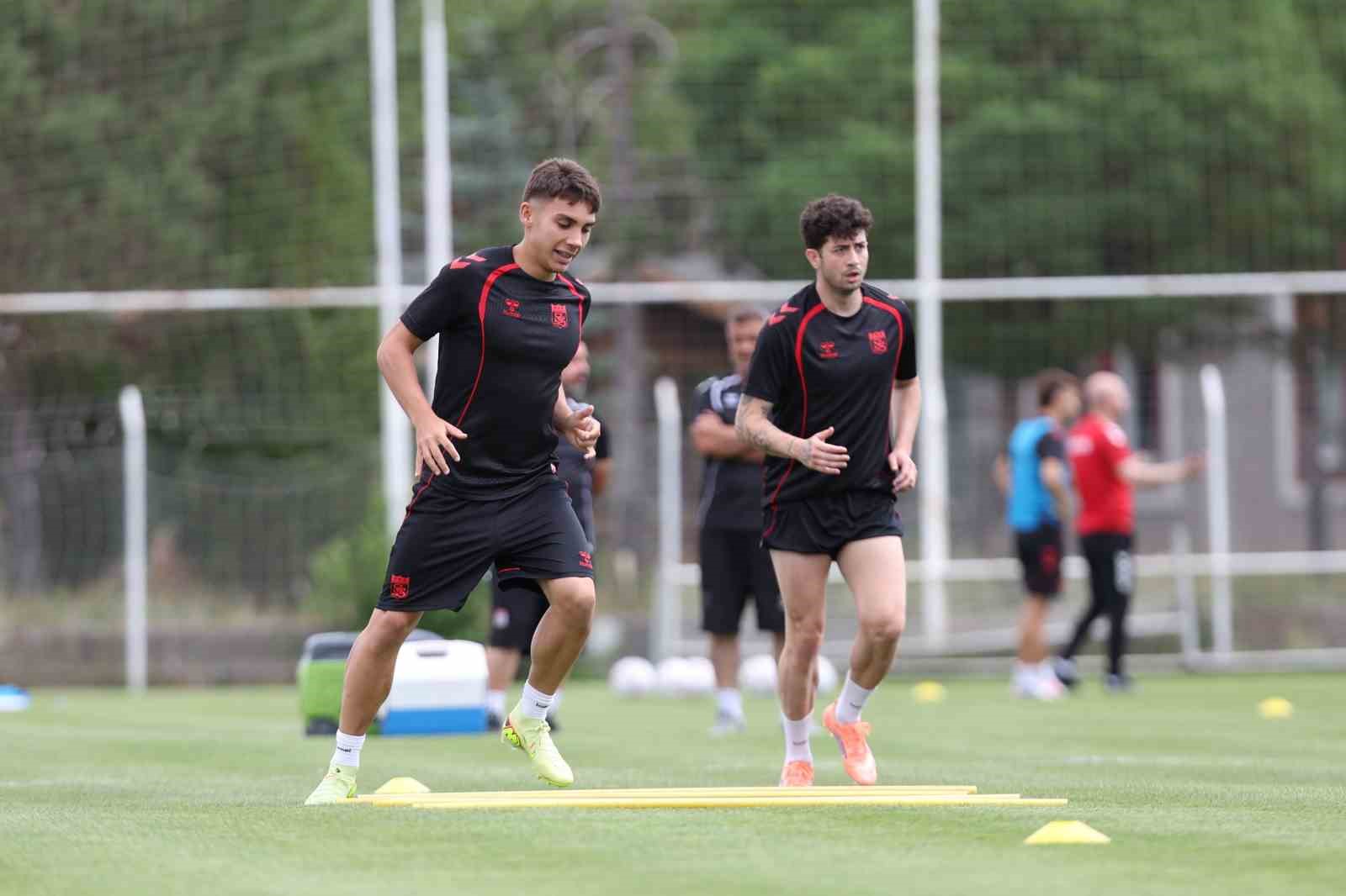 Sivasspor günü çift idmanla tamamladı
