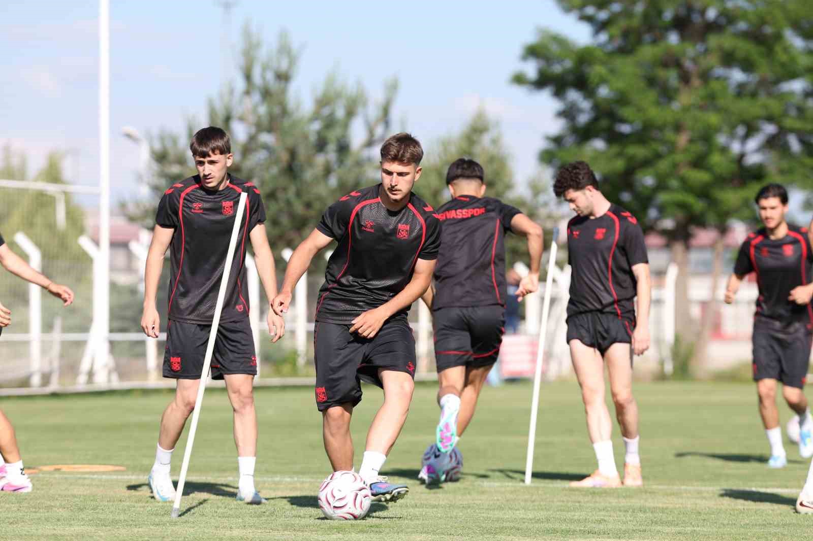 Sivasspor günü çift idmanla tamamladı