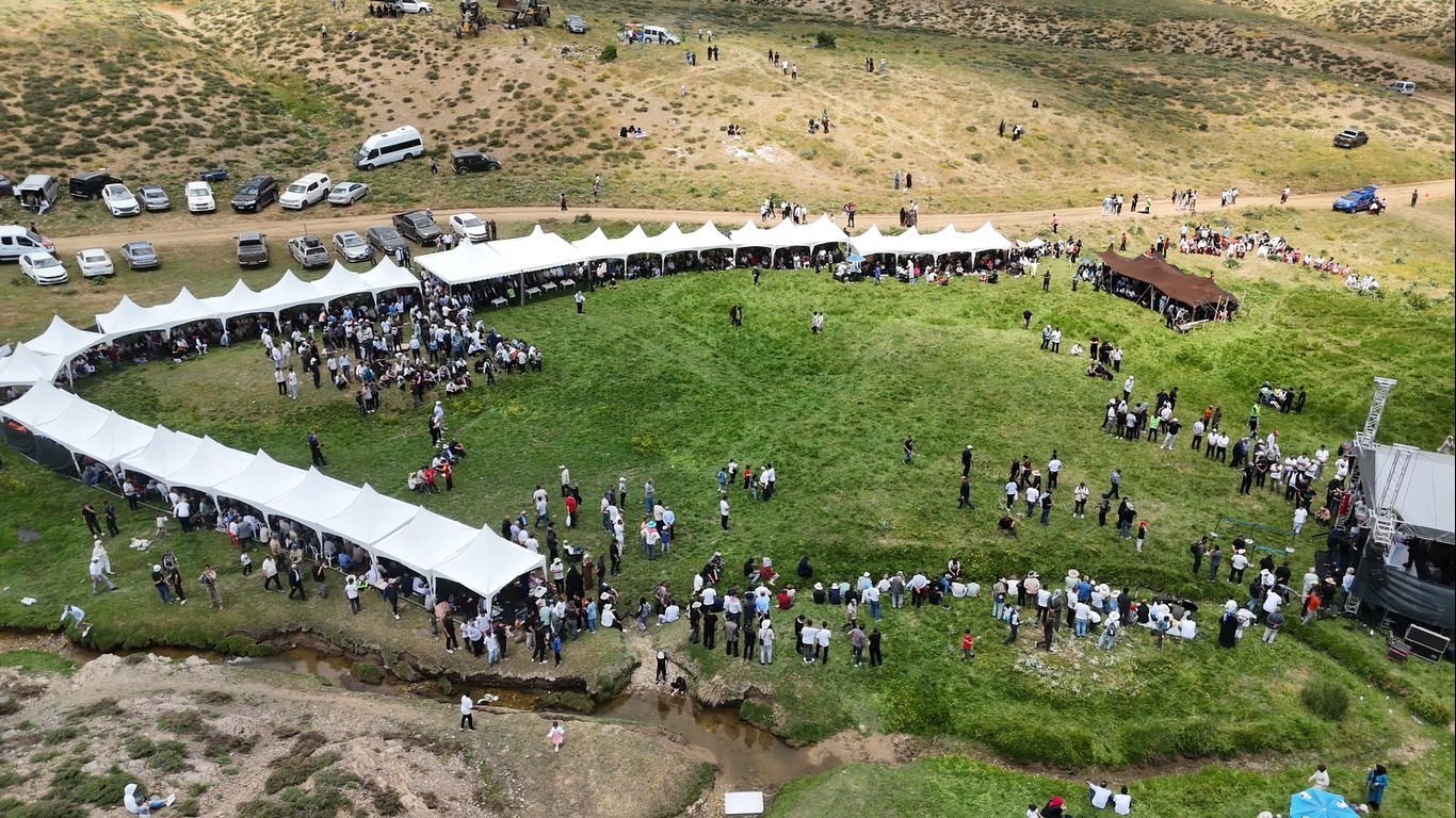 Bingöl’deki Çotla Festivali renkli görüntülere sahne oldu
