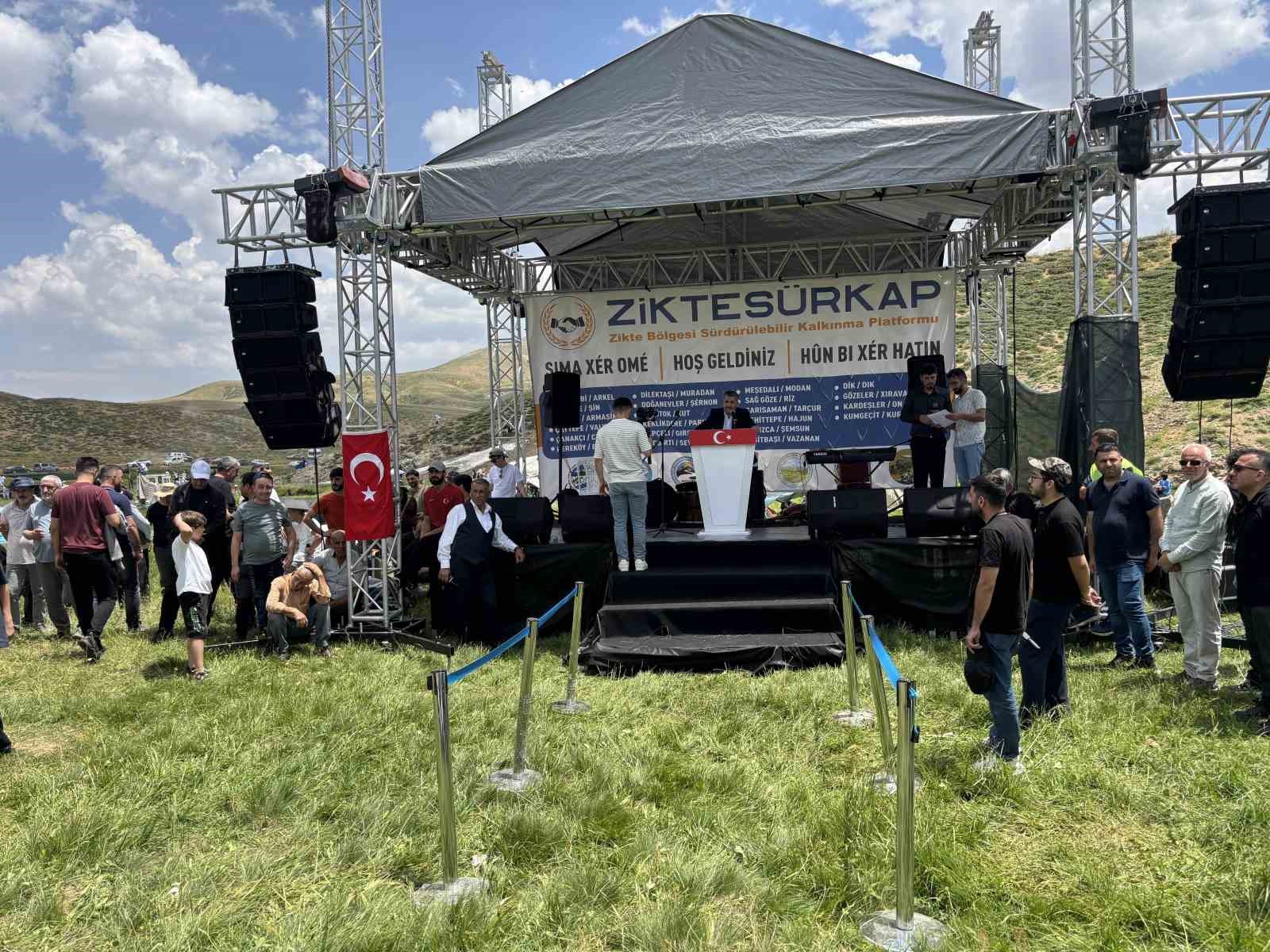 Bingöl’deki Çotla Festivali renkli görüntülere sahne oldu