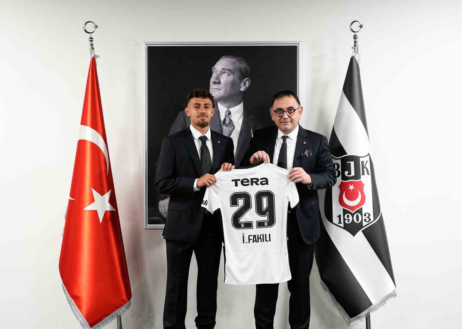 Beşiktaş, İlhan Fakılı ile 4 yıllık sözleşme imzaladı