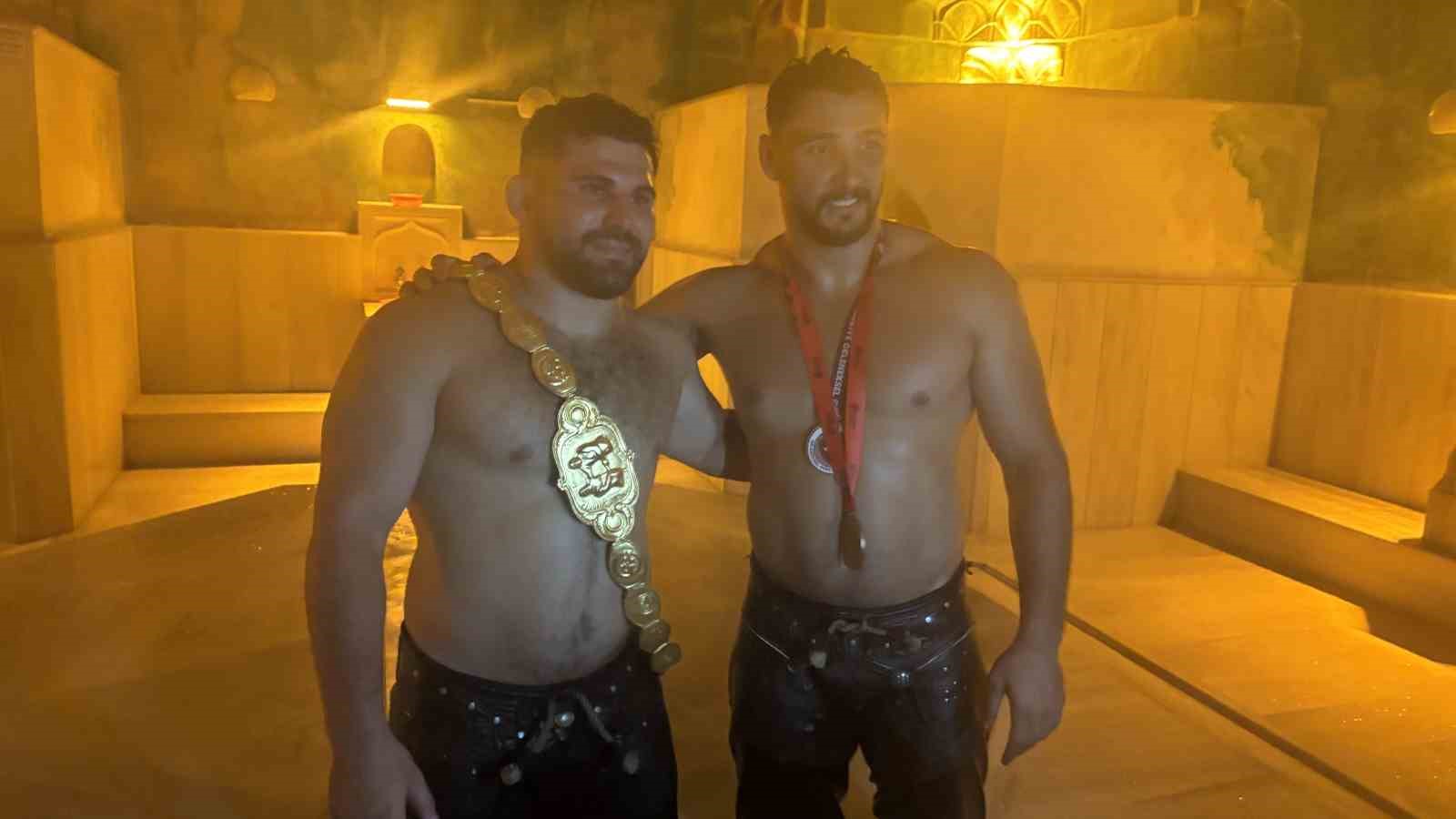 Başpehlivan Erkan Taş, Edirne’de hamam geleneğini sürdürdü