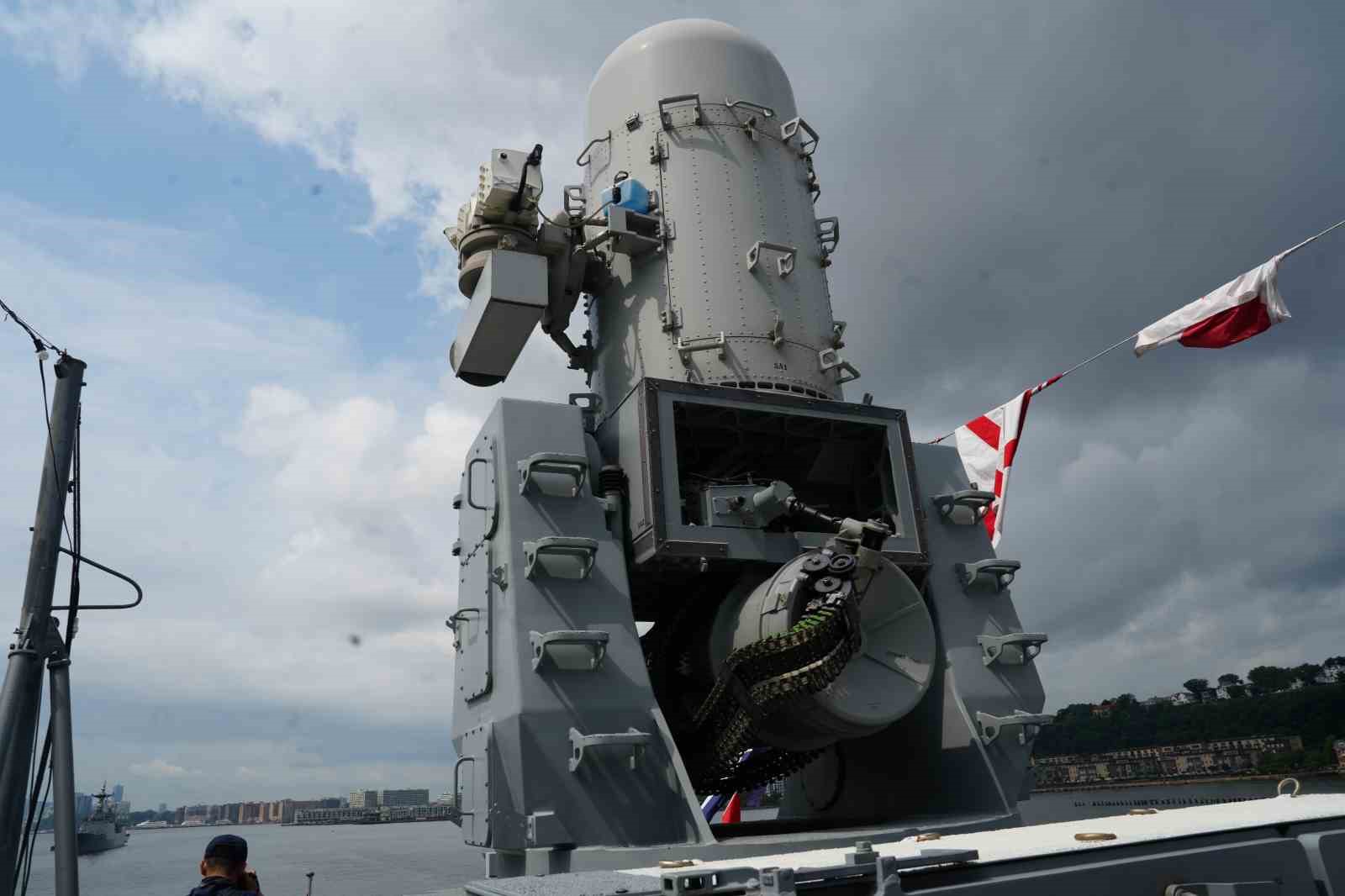 Türk donanmasından Atlantik’in ötesinde güç gösterisi: TCG Oruçreis New York’ta