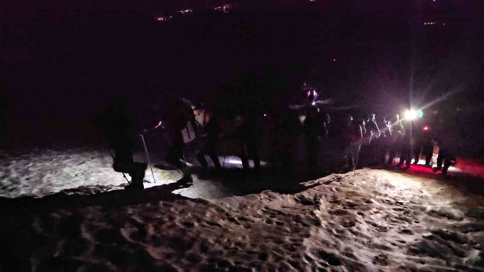 Vangölü aktivistlerinden Süphan Dağı zirvesinde ‘Van Gölü’ mesajı