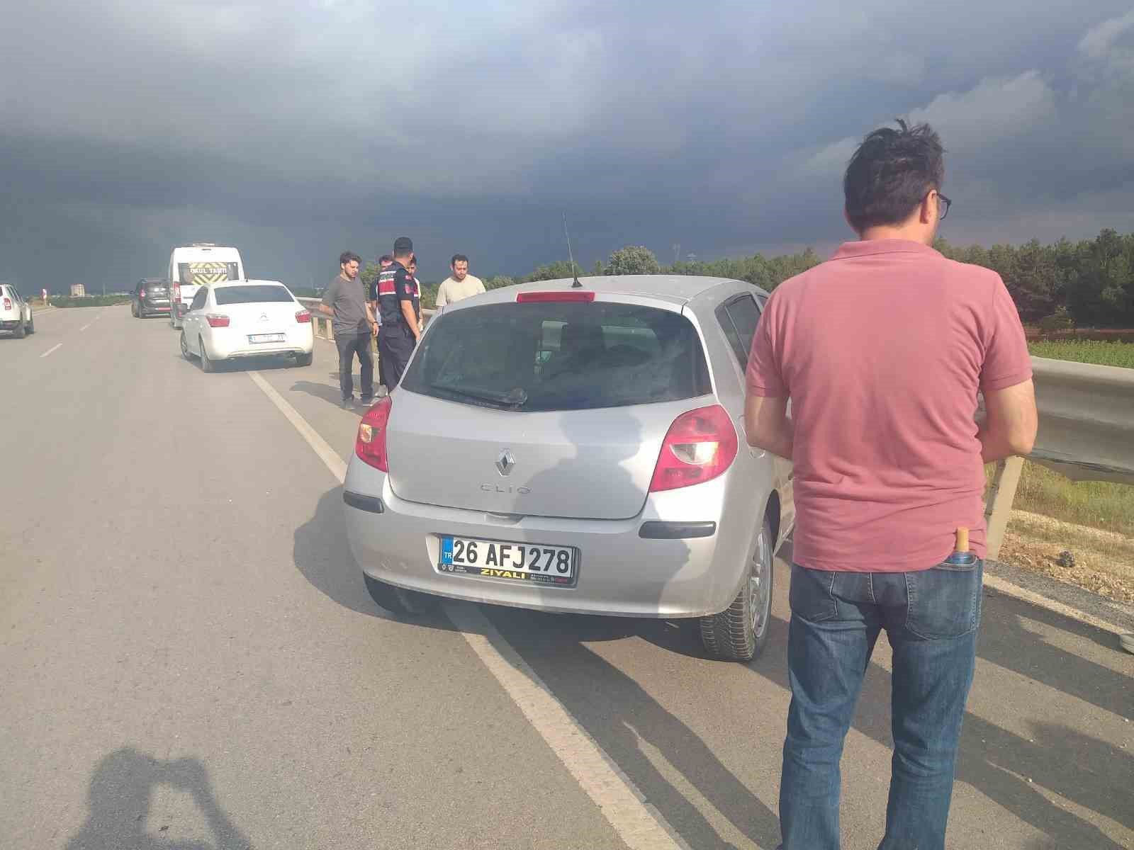 Bilecik’te otomobil bariyere çarptı: 1 yaralı
