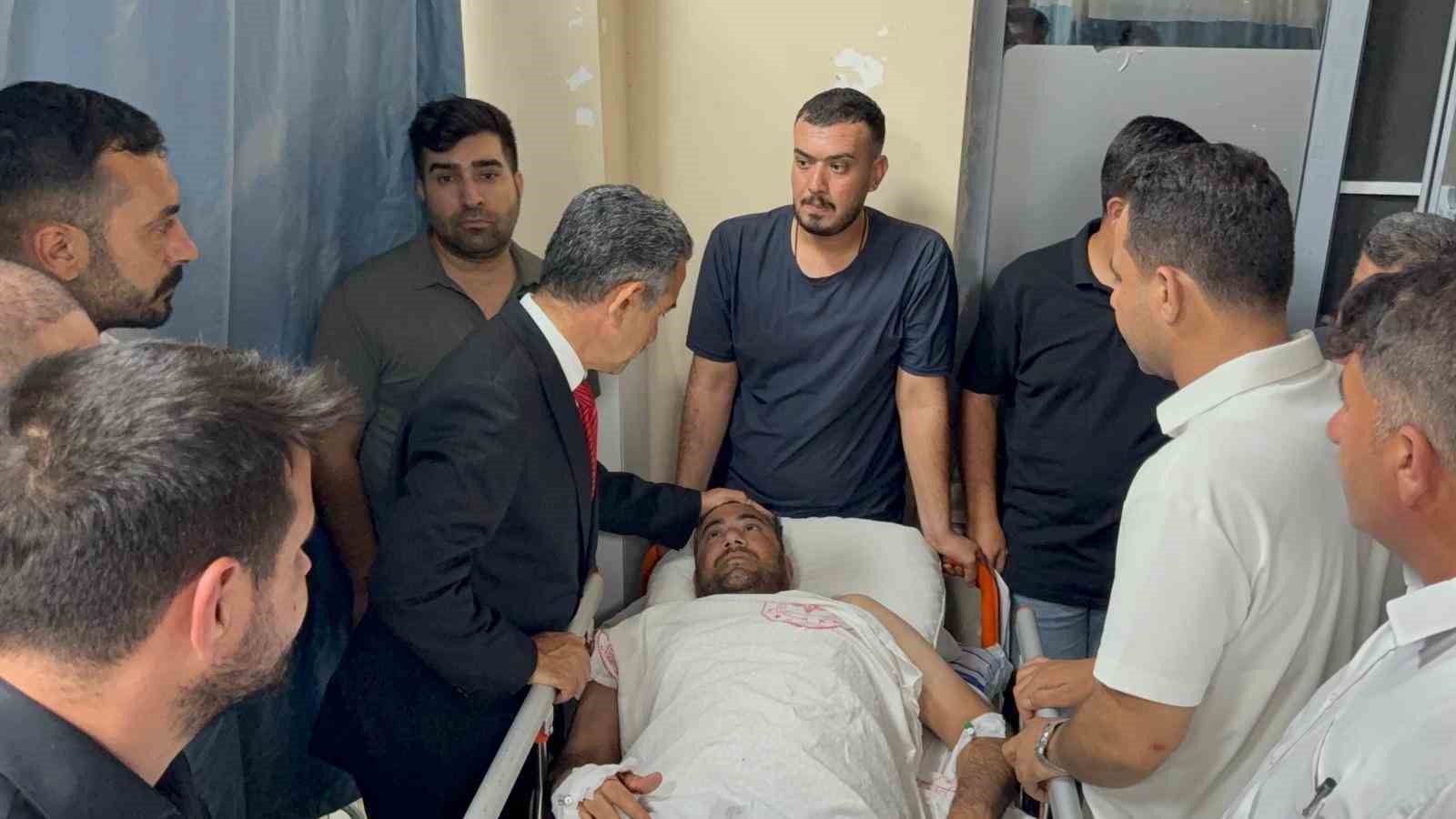 Vali Ekici, Cudi Dağı dönüşünde yaralanan 34 vatandaşı ziyaret etti