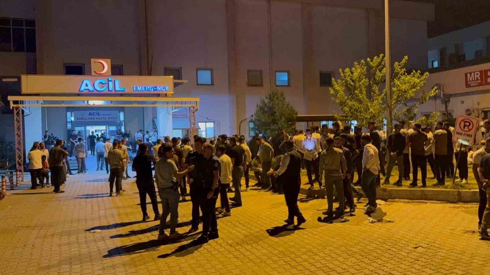 Vali Ekici, Cudi Dağı dönüşünde yaralanan 34 vatandaşı ziyaret etti