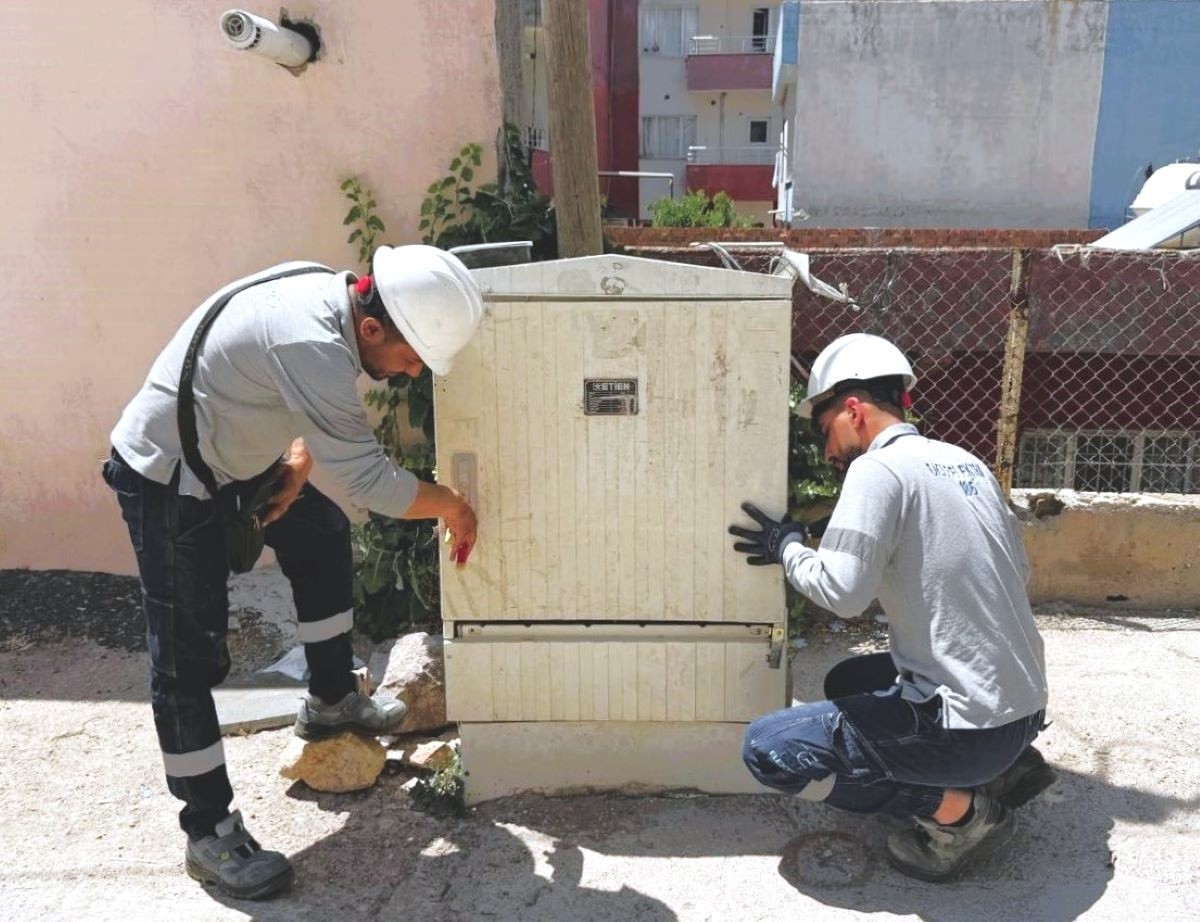 Mardin’de 2 bine yakın panoya yetkisiz müdahale