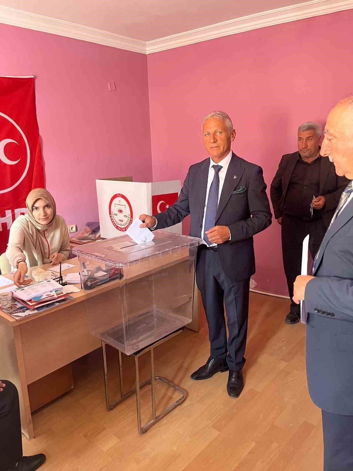 Şahin Yaman, MHP Patnos İlçe Başkanı Seçildi
